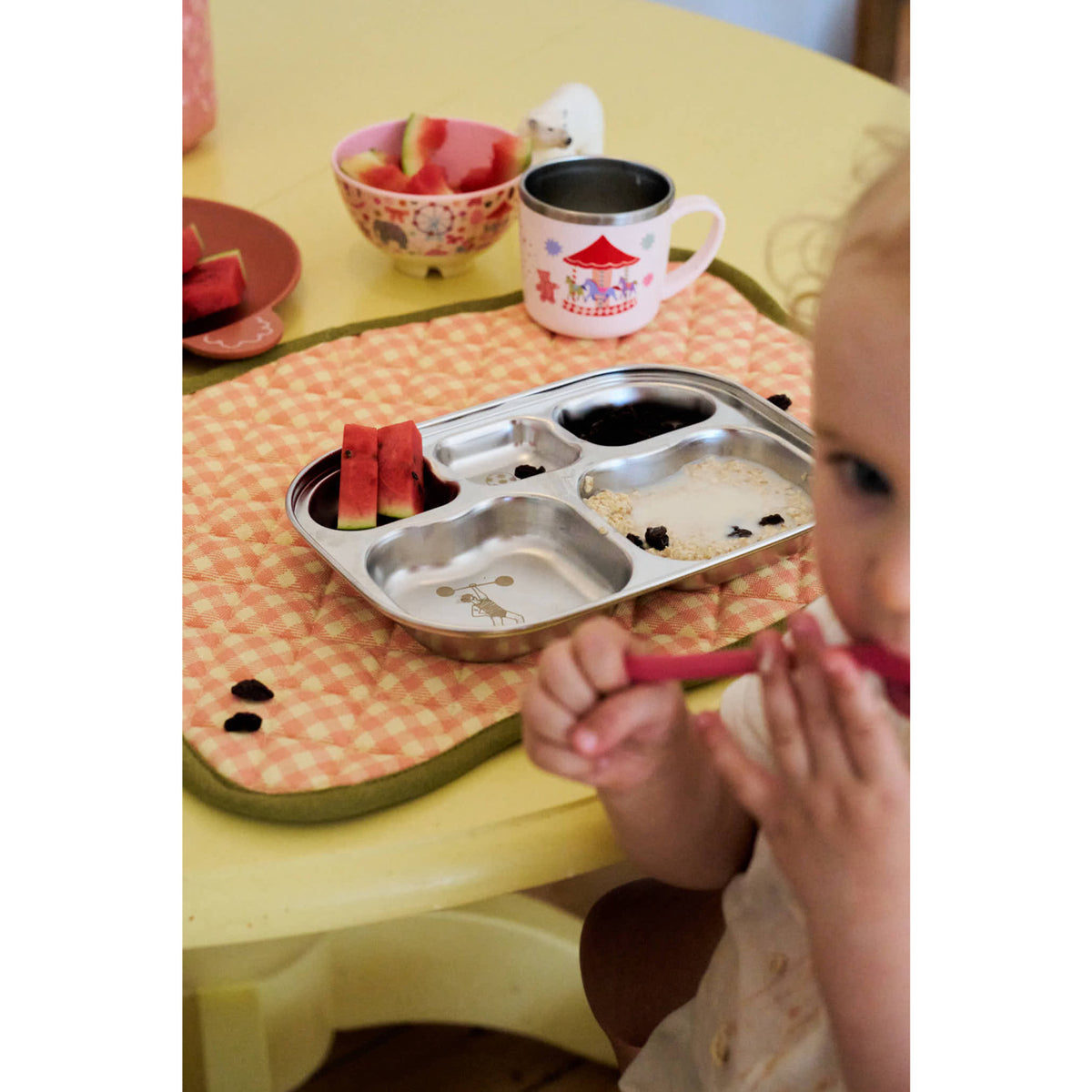 Rice Rustfrit Stål Baby Kopp Med Handle And Fixed Överdrag - Pink Fun Fair Print - 260 Ml