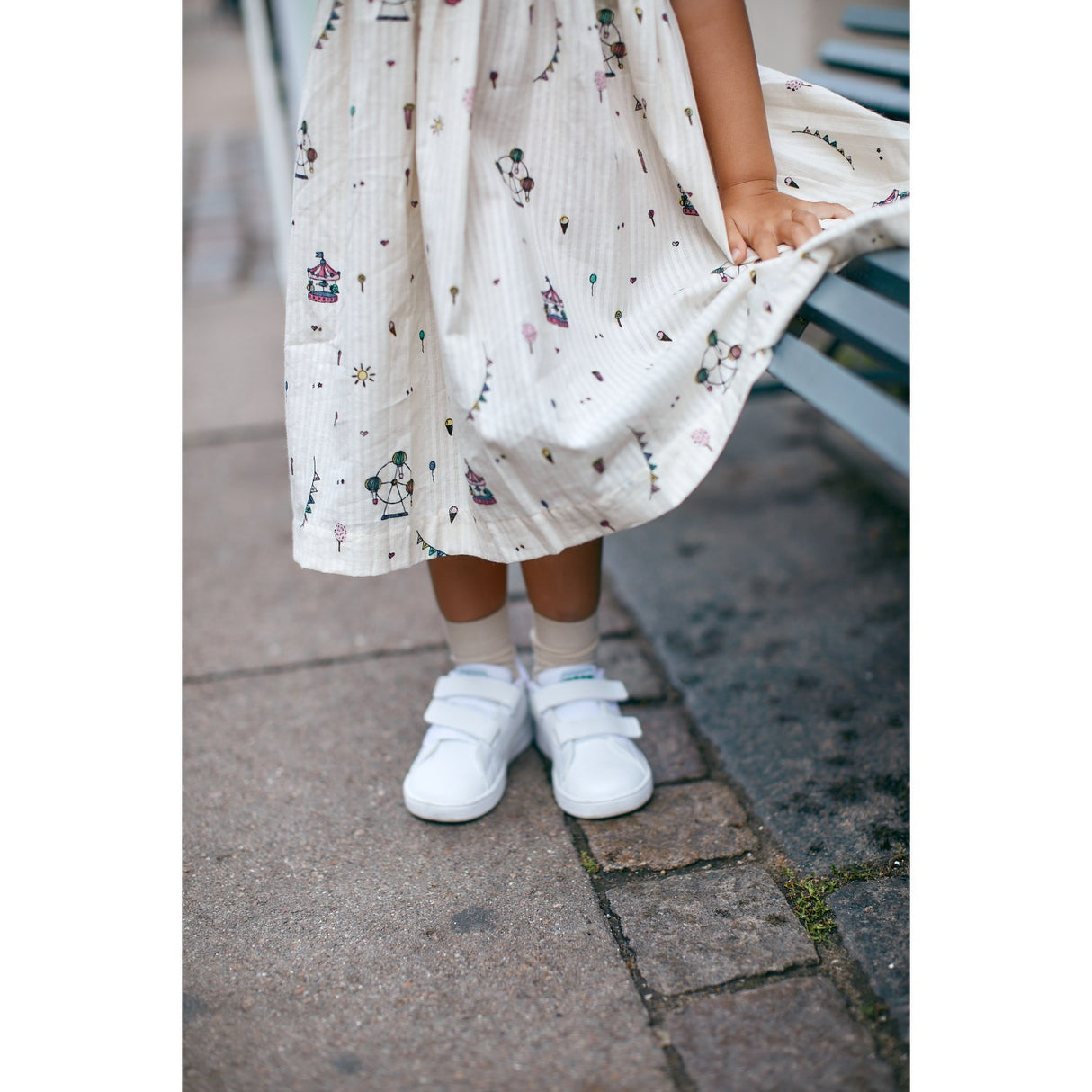 Copenhagen Colors Cream Tivoli Print klänning med volangärmar