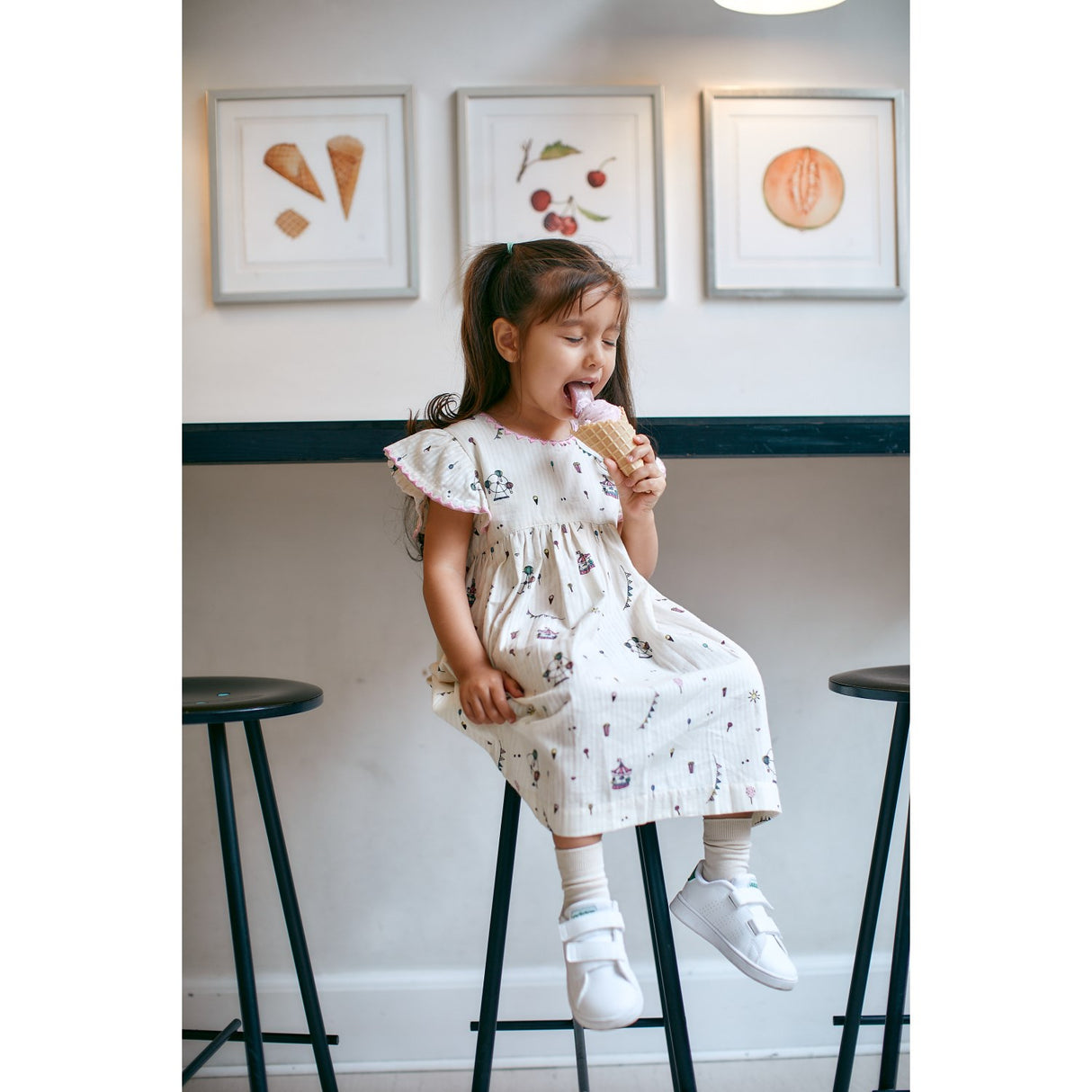 Copenhagen Colors Cream Tivoli Print klänning med volangärmar