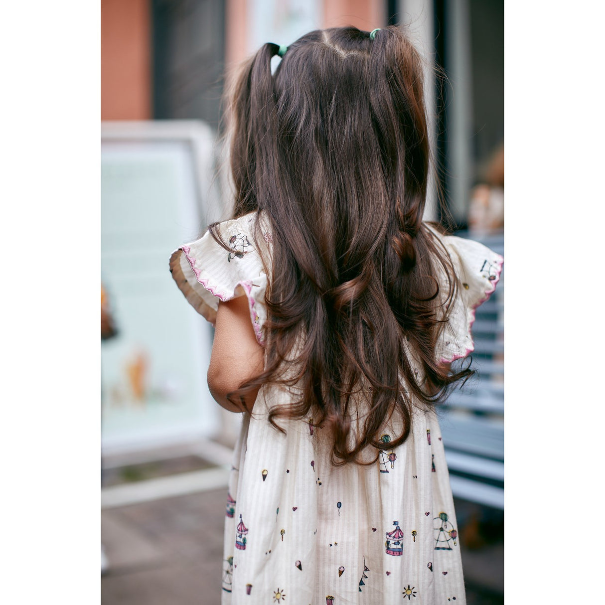 Copenhagen Colors Cream Tivoli Print klänning med volangärmar