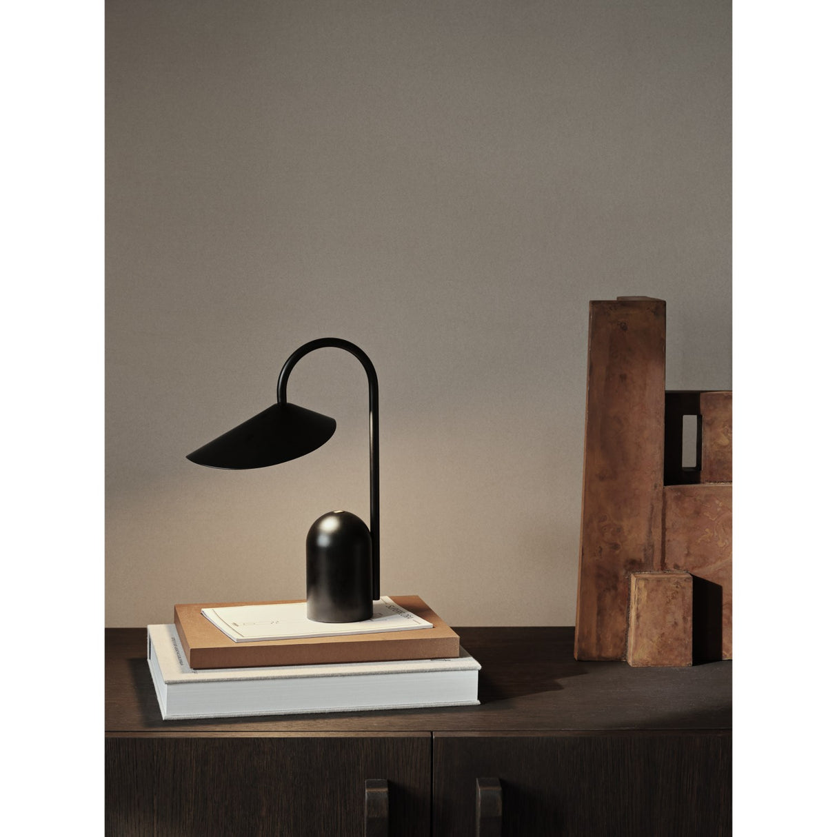 Ferm Living Black Arum Portable Lampa