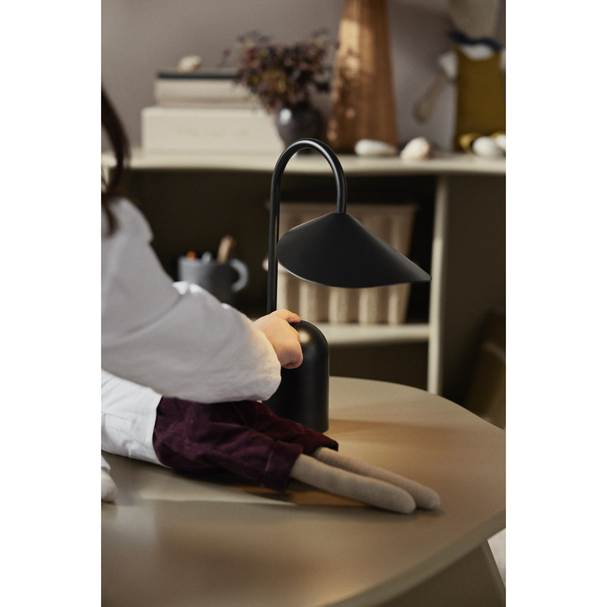 Ferm Living Black Arum Portable Lampa