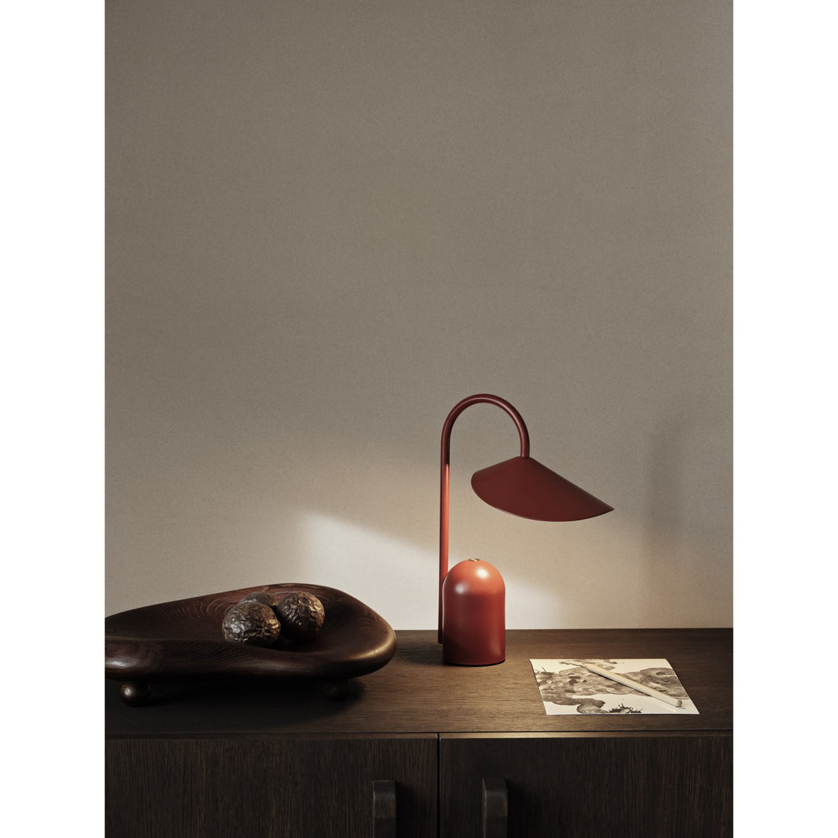 Ferm Living Oxide Red Arum Portable Lampa