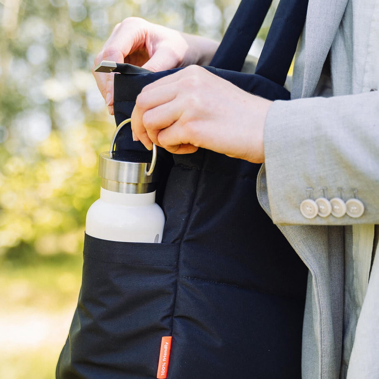 DonebyDeer Svart Quiltad Pussel Tygväska