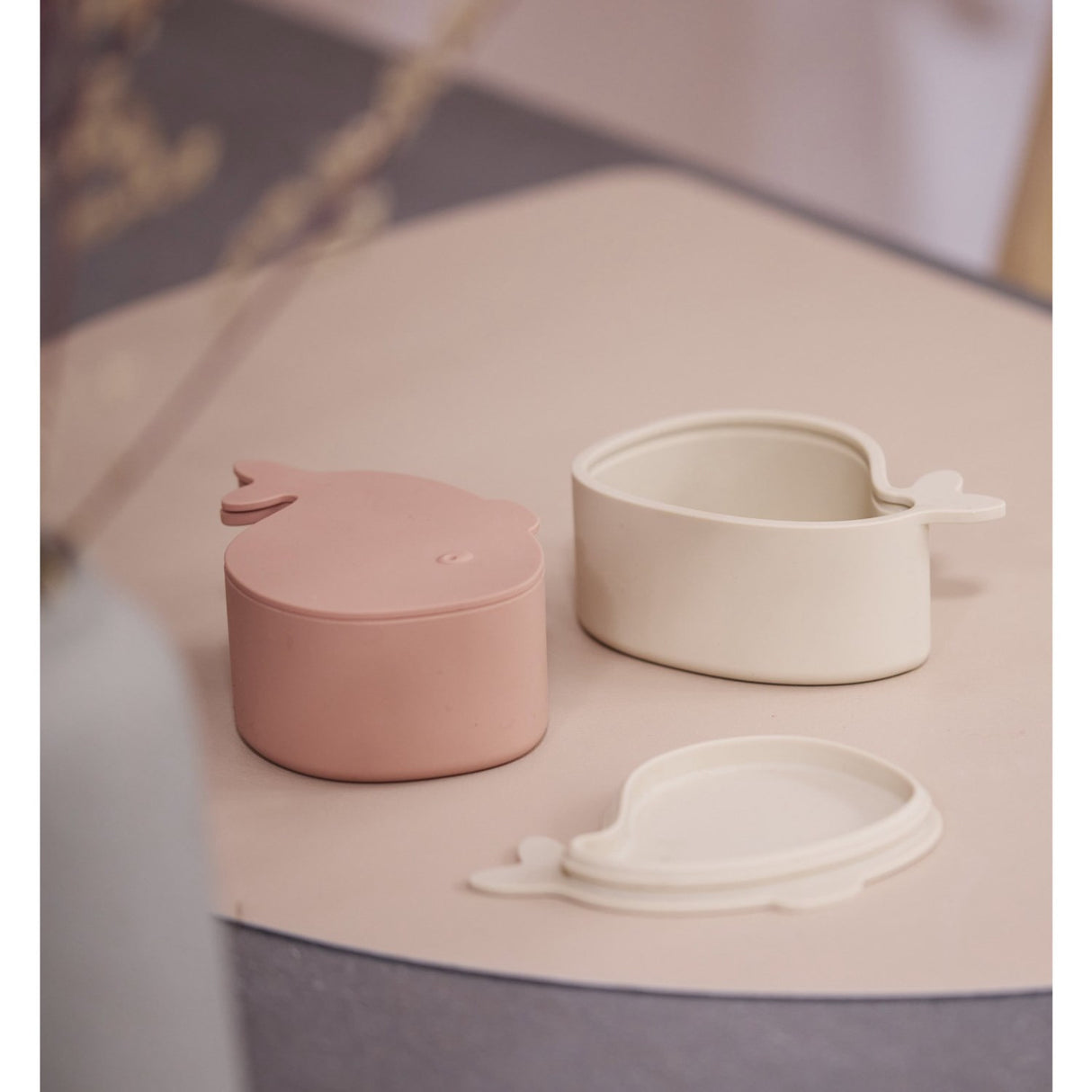 FILIBABBA Set med 2 små snackslådor Christian Blush the whale