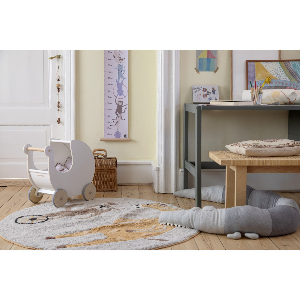 Sebra Elefant Grå Stickad Kudde Sleepy Croc