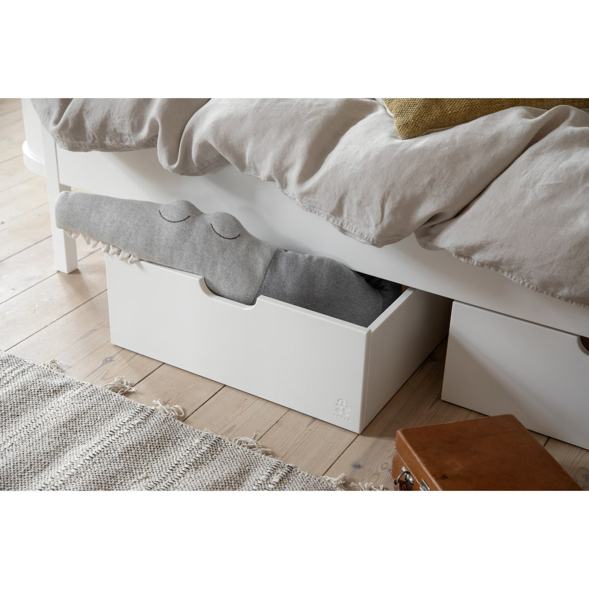 Sebra Elefant Grå Stickad Kudde Sleepy Croc