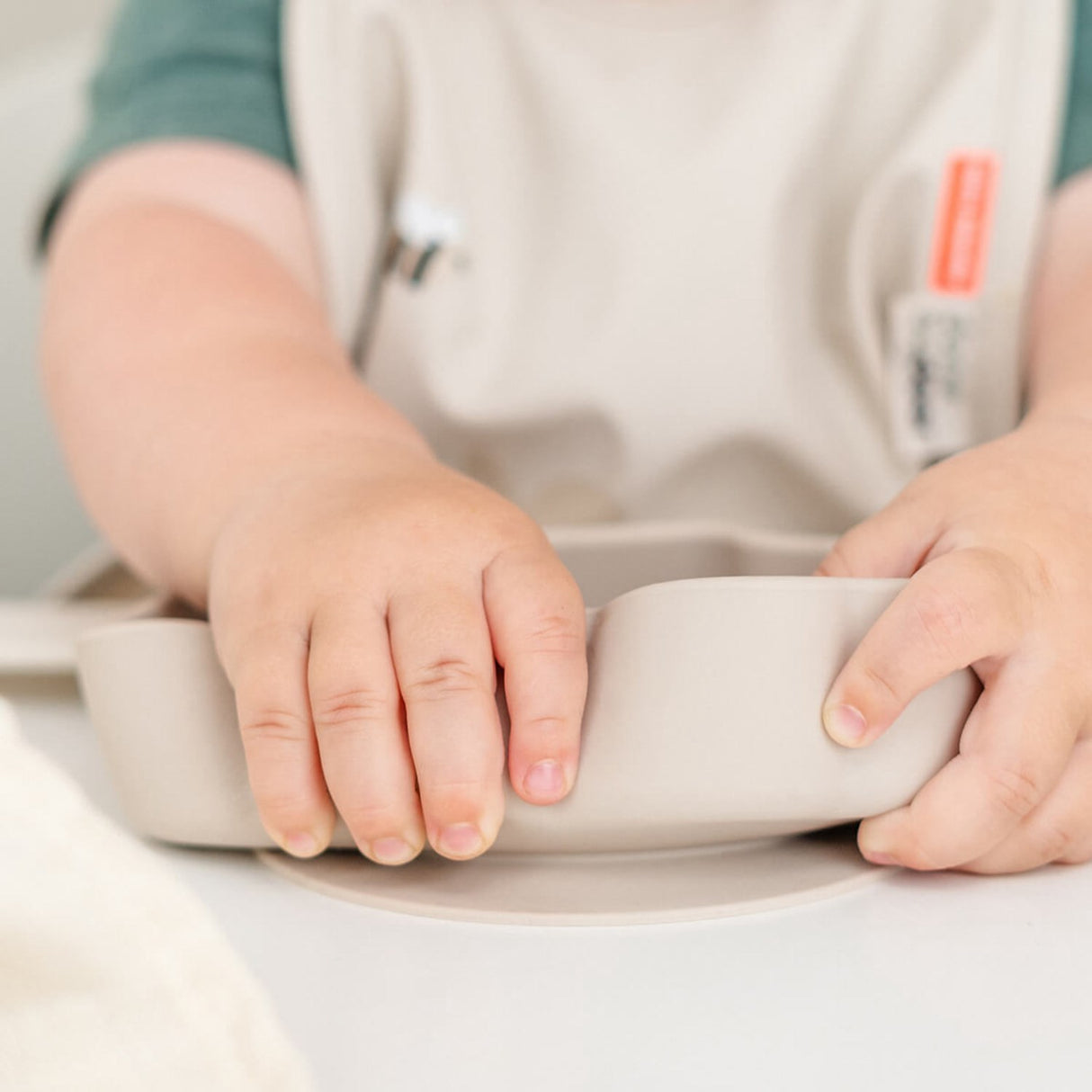 DonebyDeer Sand Silikon Stick & Stay Bowl Sheepy