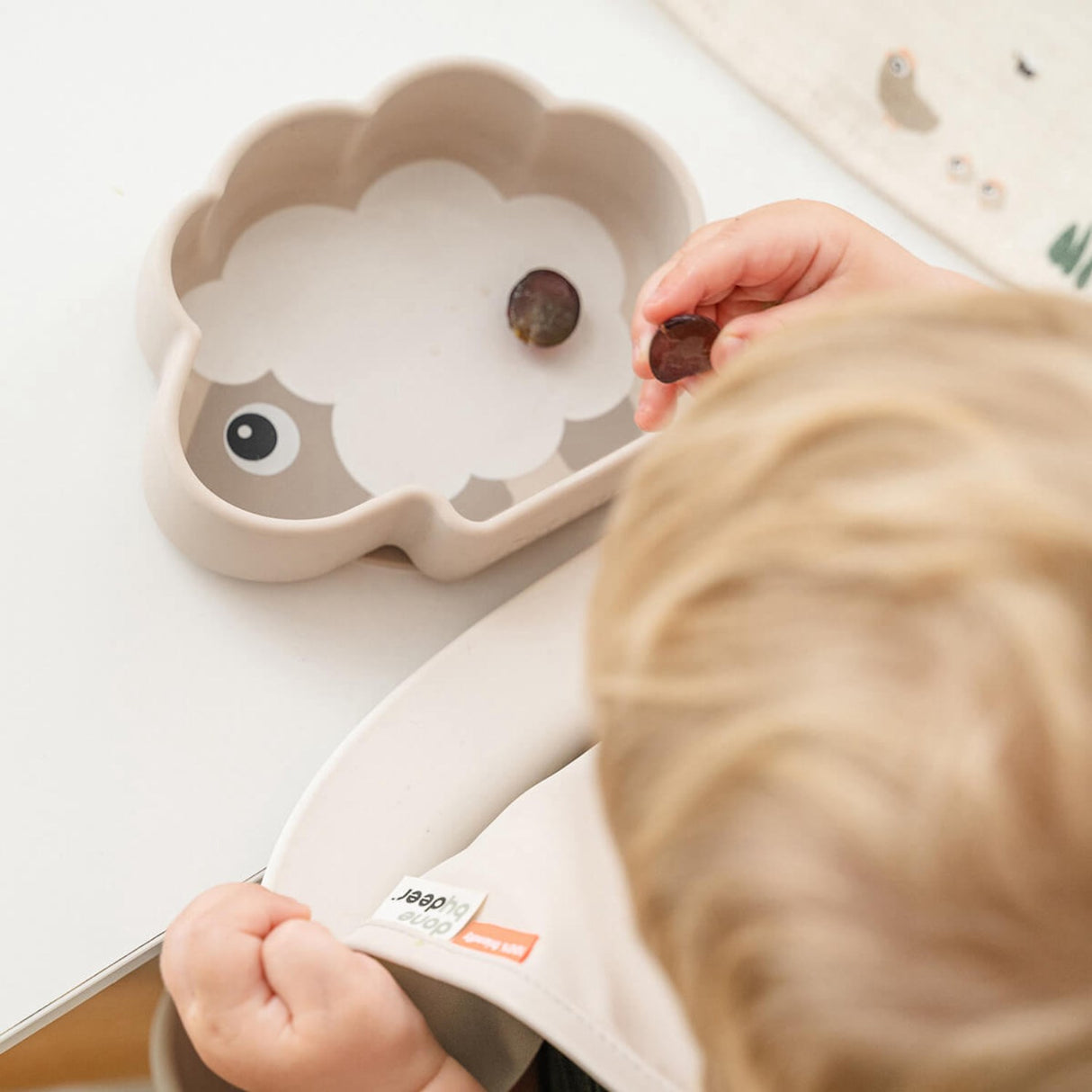 DonebyDeer Sand Silikon Stick & Stay Bowl Sheepy