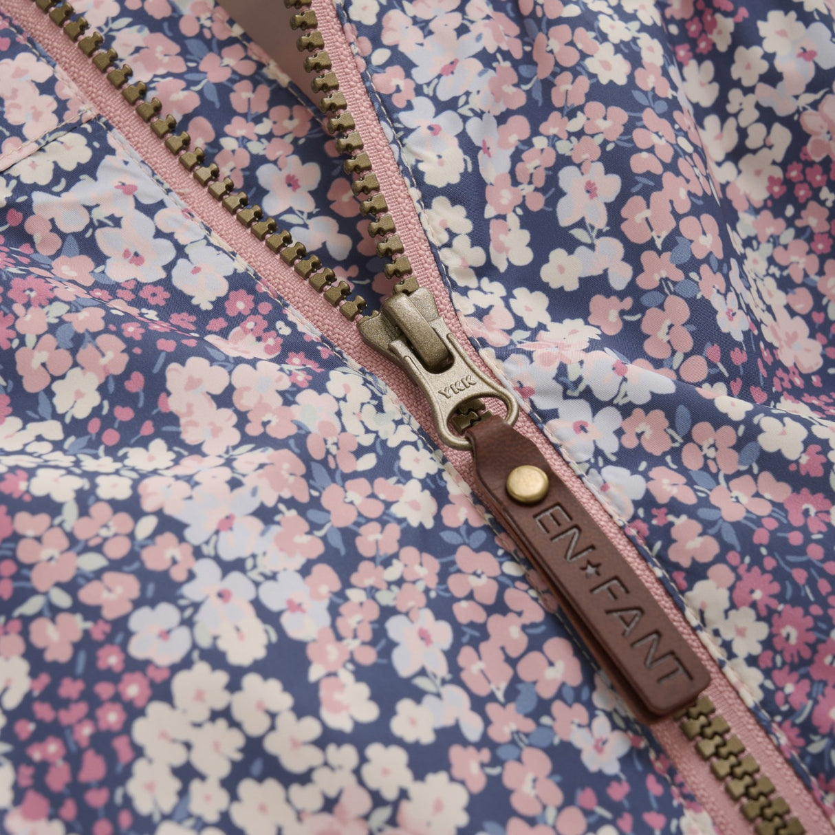 En Fant Bridal Rose Jacka Shaped, AOP