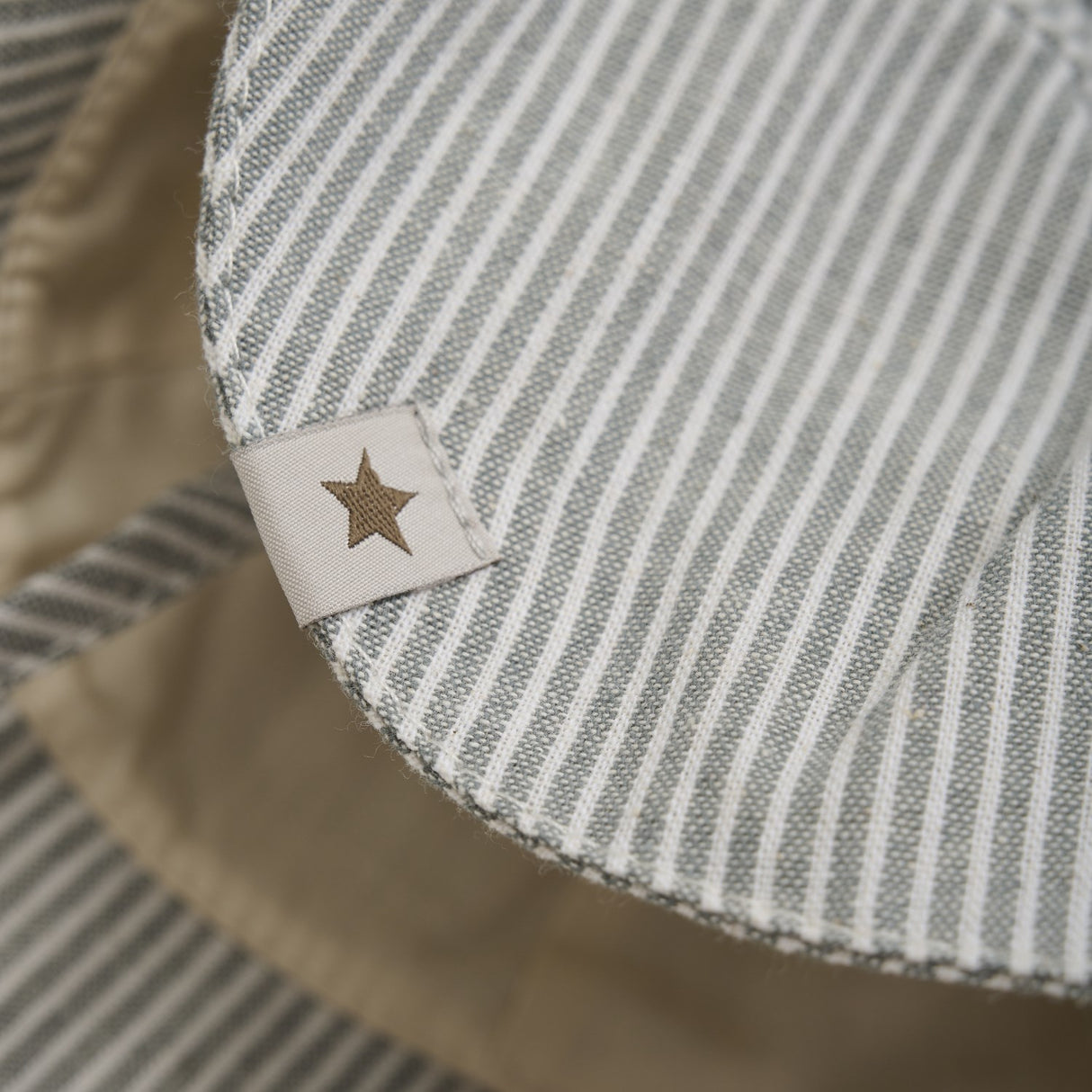 Huttelihut Desert Sage Summer Mössa Woven Stripe