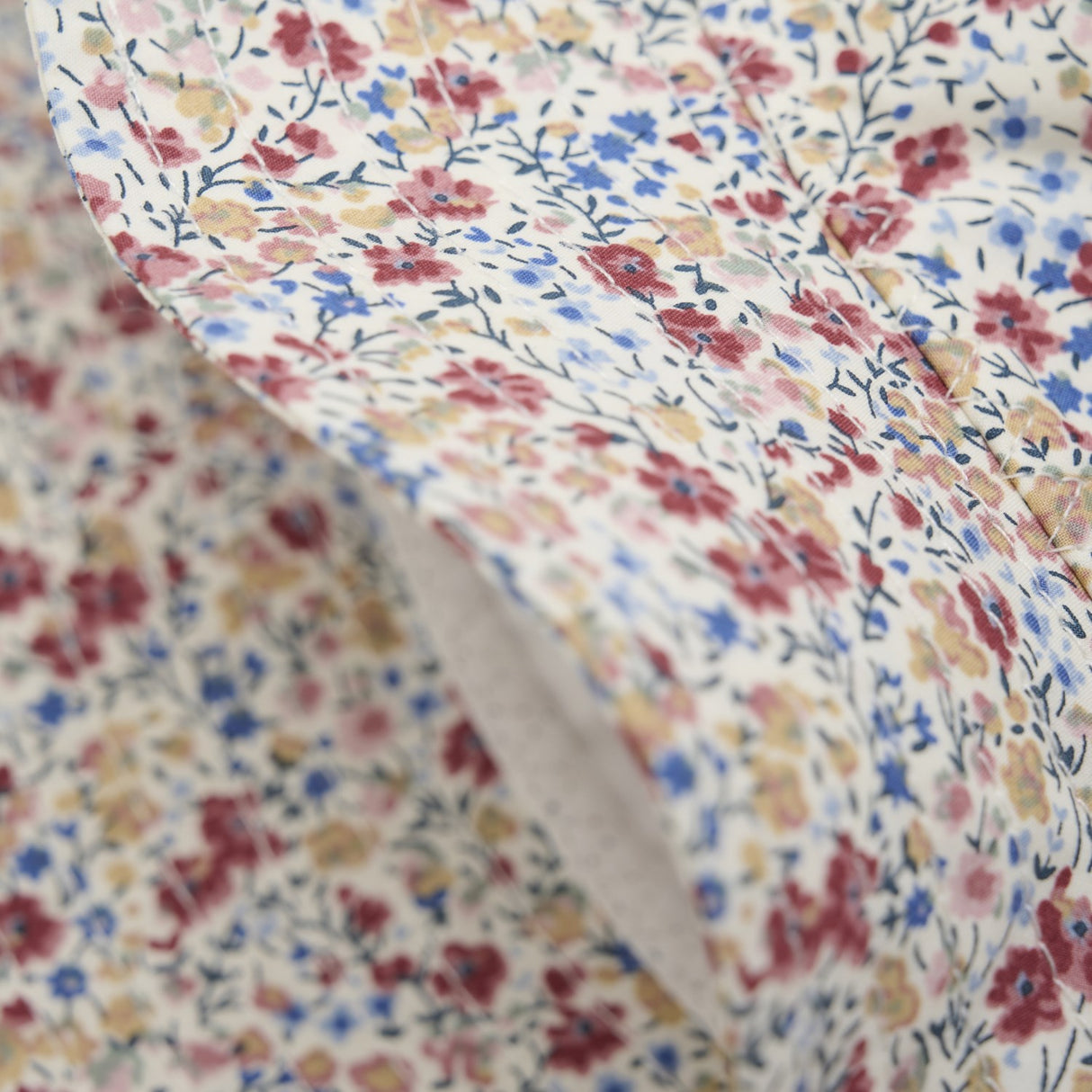 Huttelihut Sepia Rose Bucket Hat i Liberty Tyg