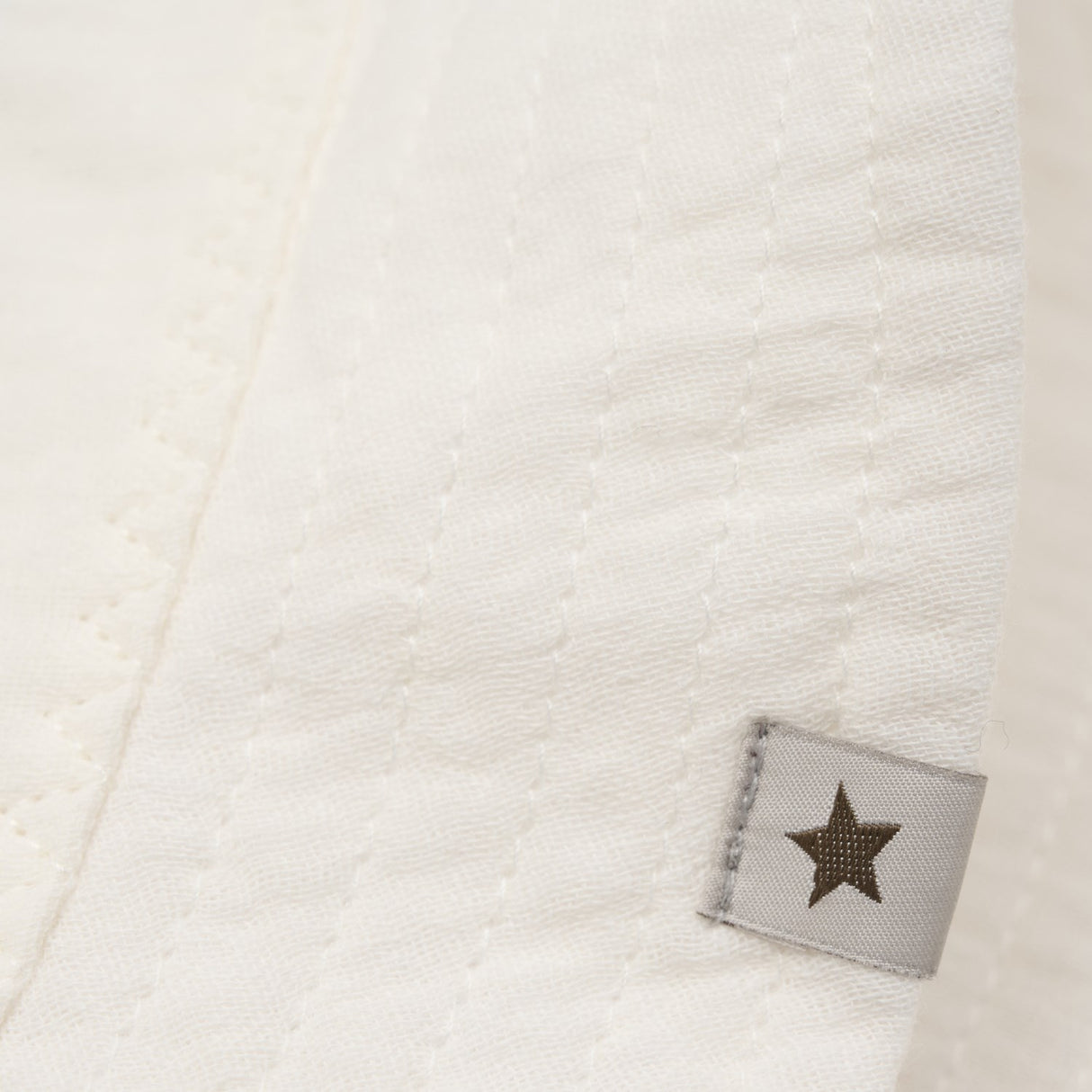 Huttelihut Antique White Bucket Hatt Muslin