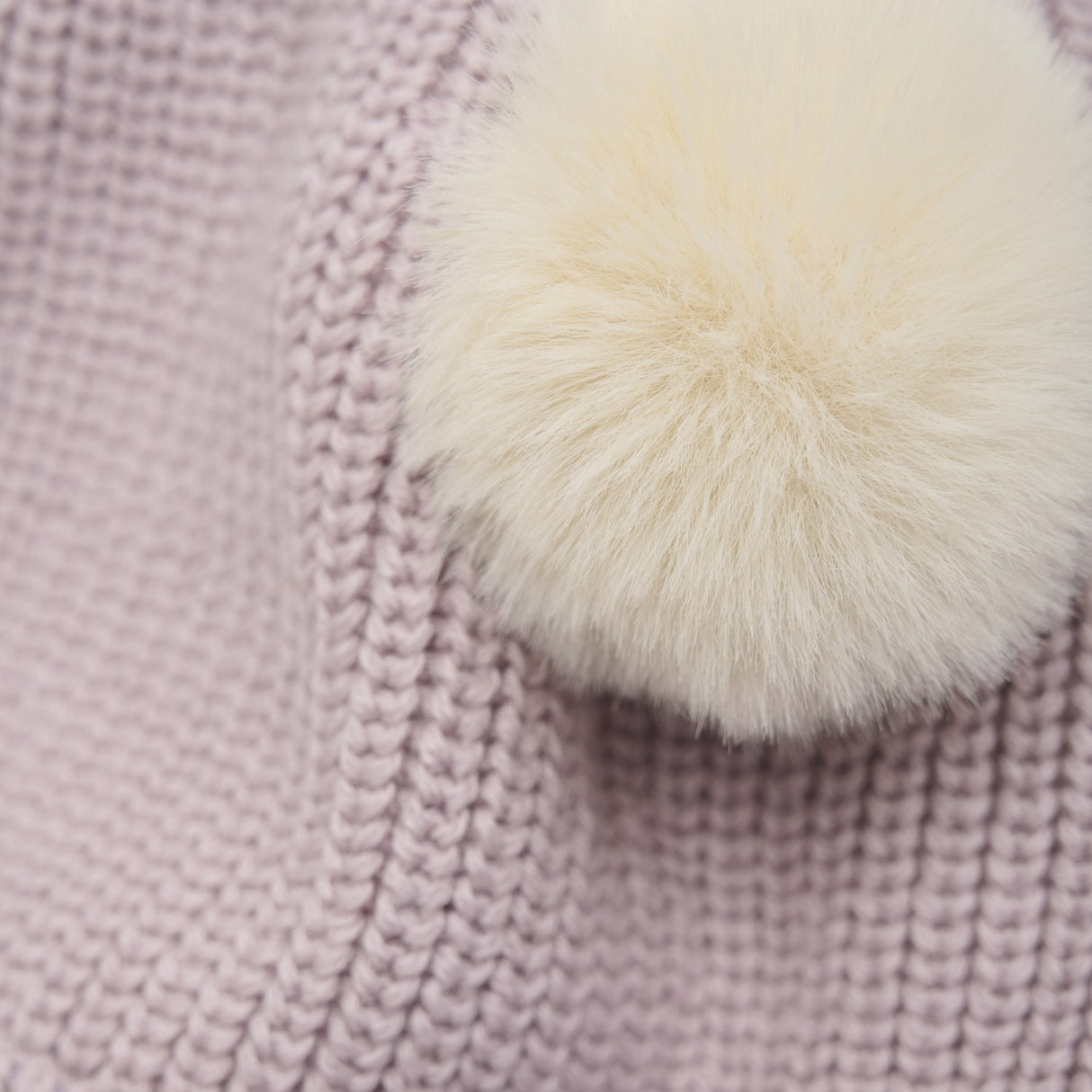 Huttelihut Cloud Gray Mössa Stickad m. Pompoms