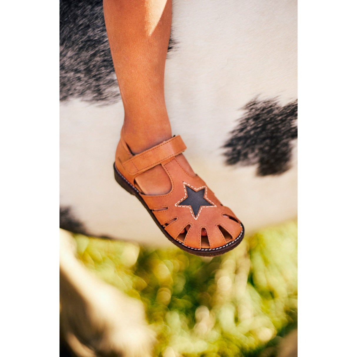 Angulus Brun/Mörkbrun Lädersandal med Stjärndetalj