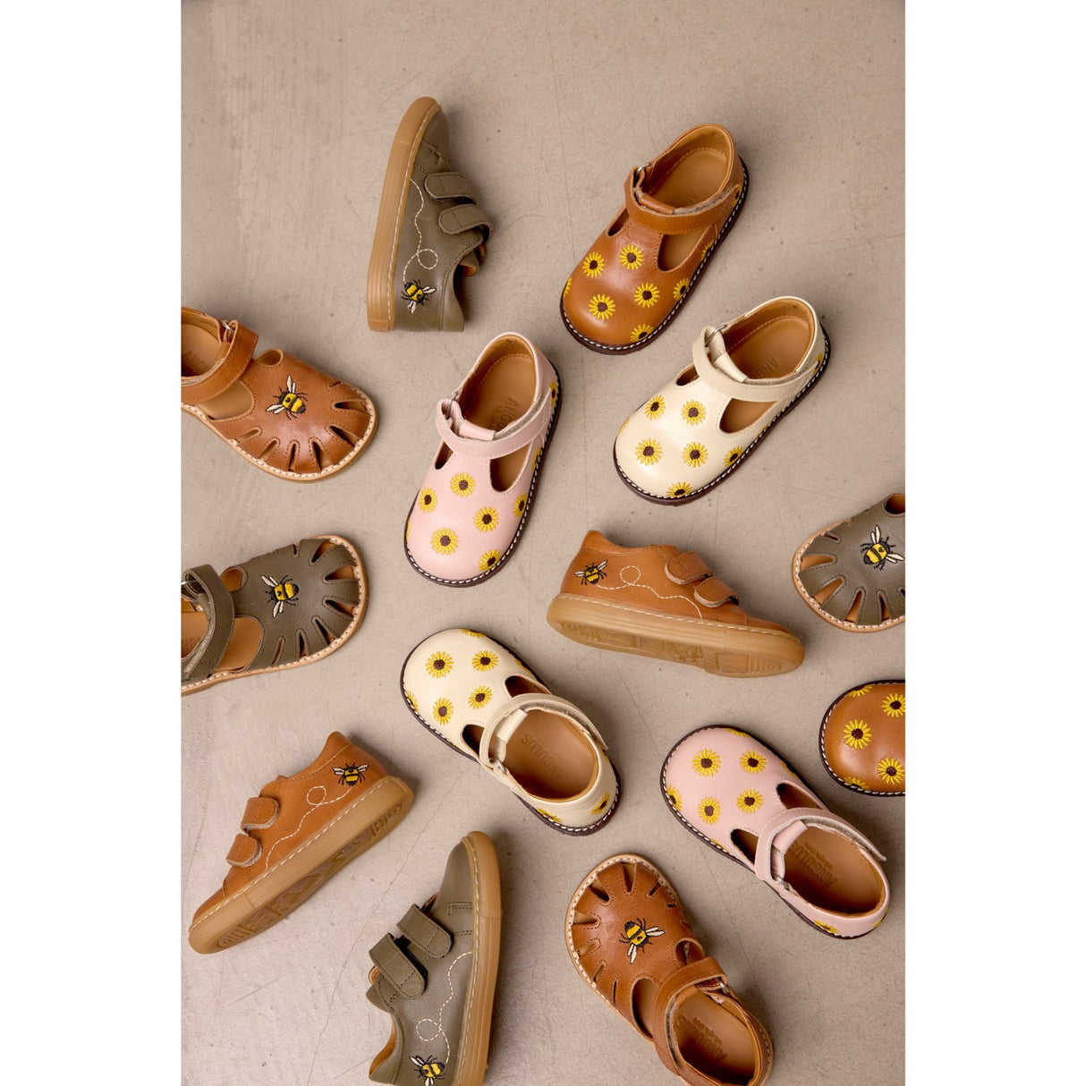 Angulus Forrest Börjar Sandal Med Bi Broderi