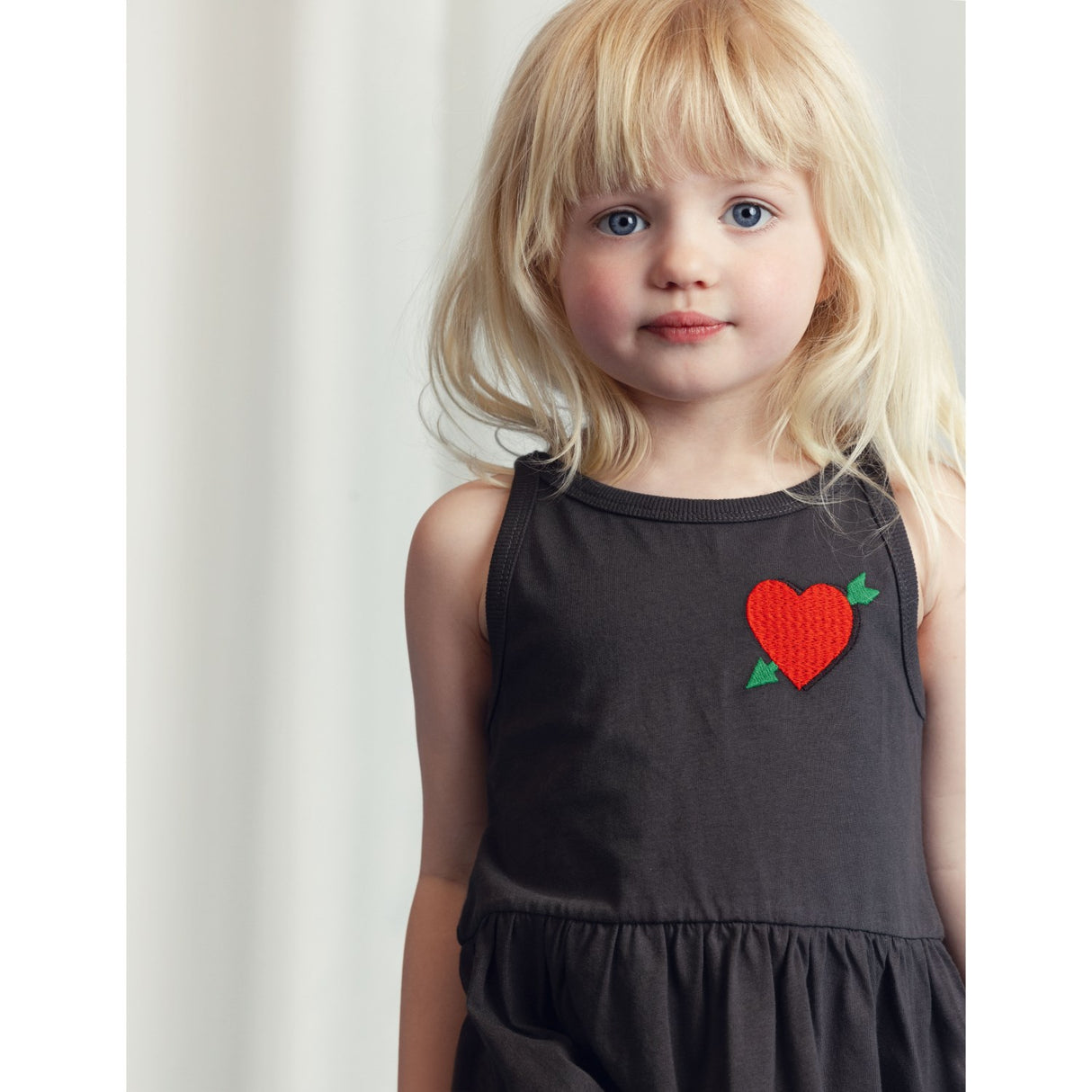 Mini Rodini Black Arrowed Heart Embroidery Tank Klänning