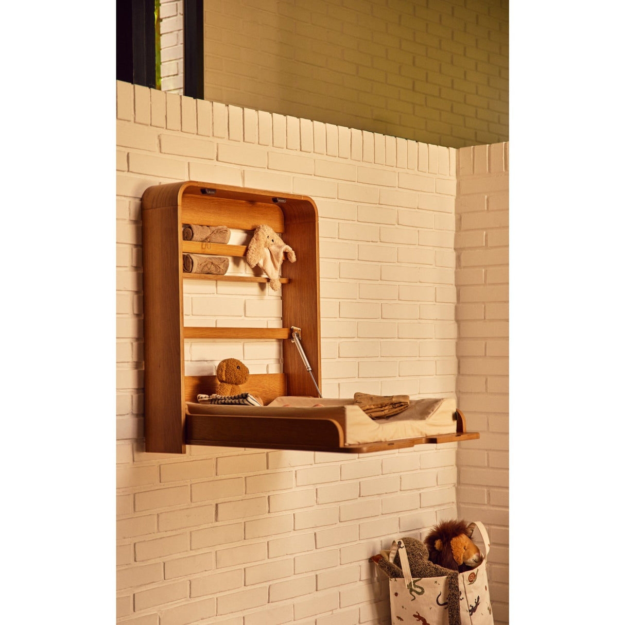 FLEXA Oak Væghængt Skötbord