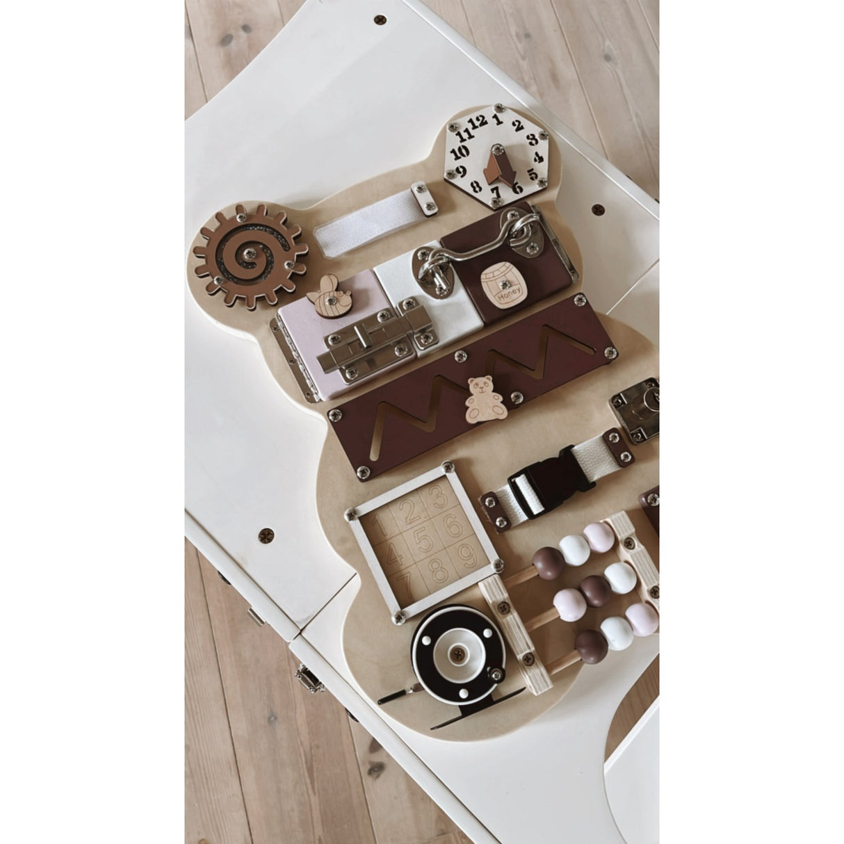 HEMMINGSEN Kids Brown Aktivitetstavla Björn Bærbar