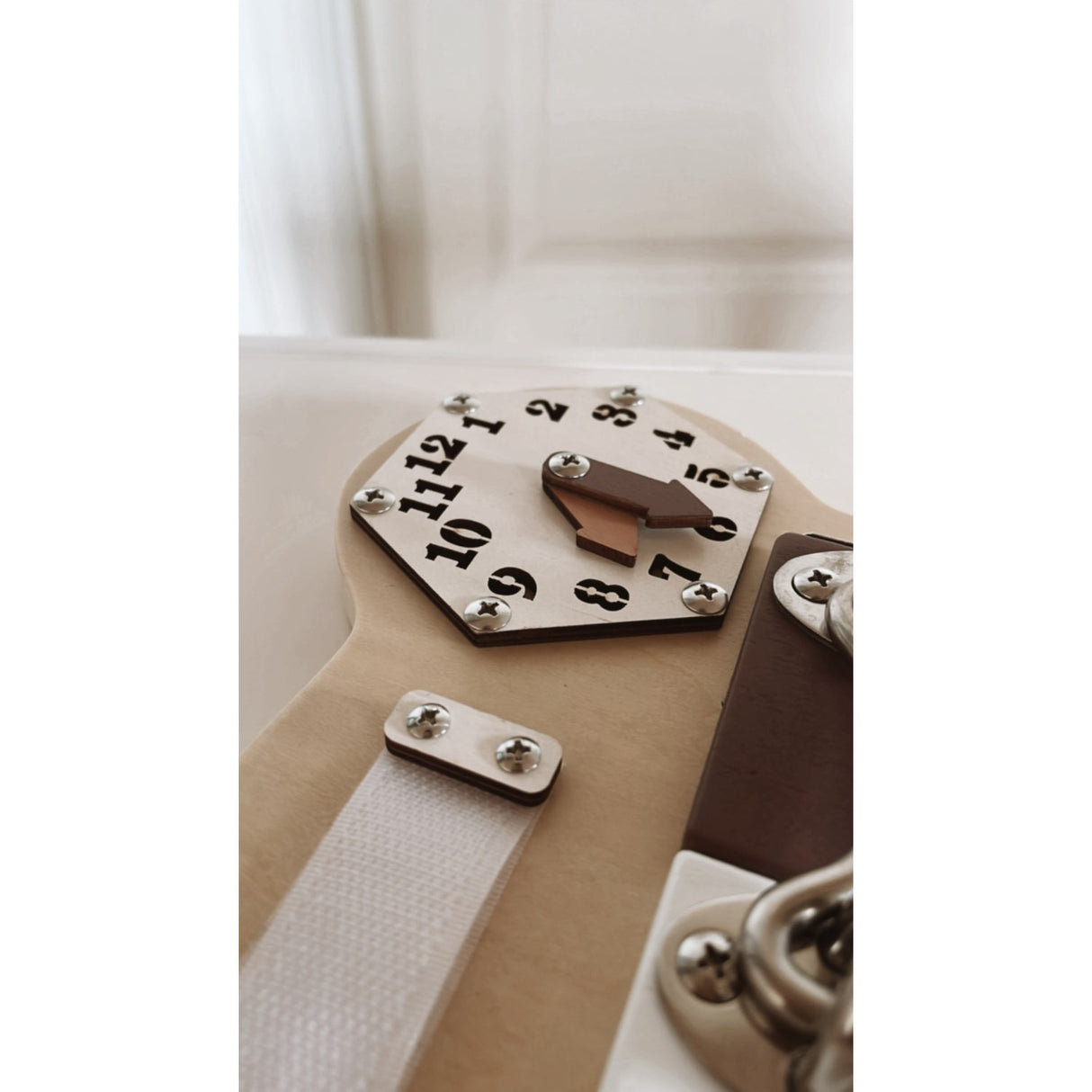 HEMMINGSEN Kids Brown Aktivitetstavla Björn Bærbar