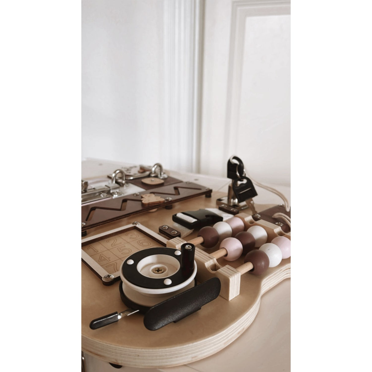 HEMMINGSEN Kids Brown Aktivitetstavla Björn Bærbar