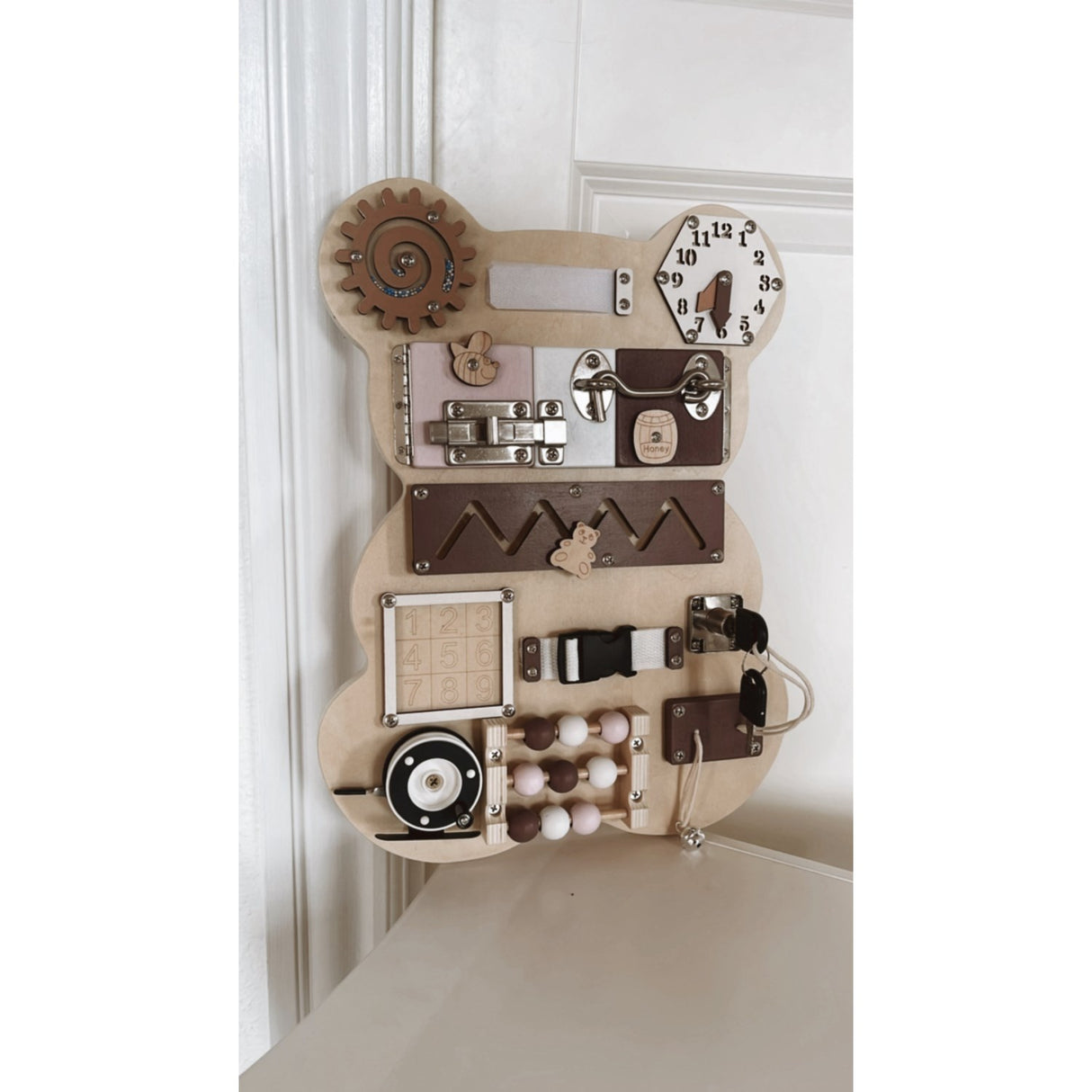 HEMMINGSEN Kids Brown Aktivitetstavla Björn Bærbar