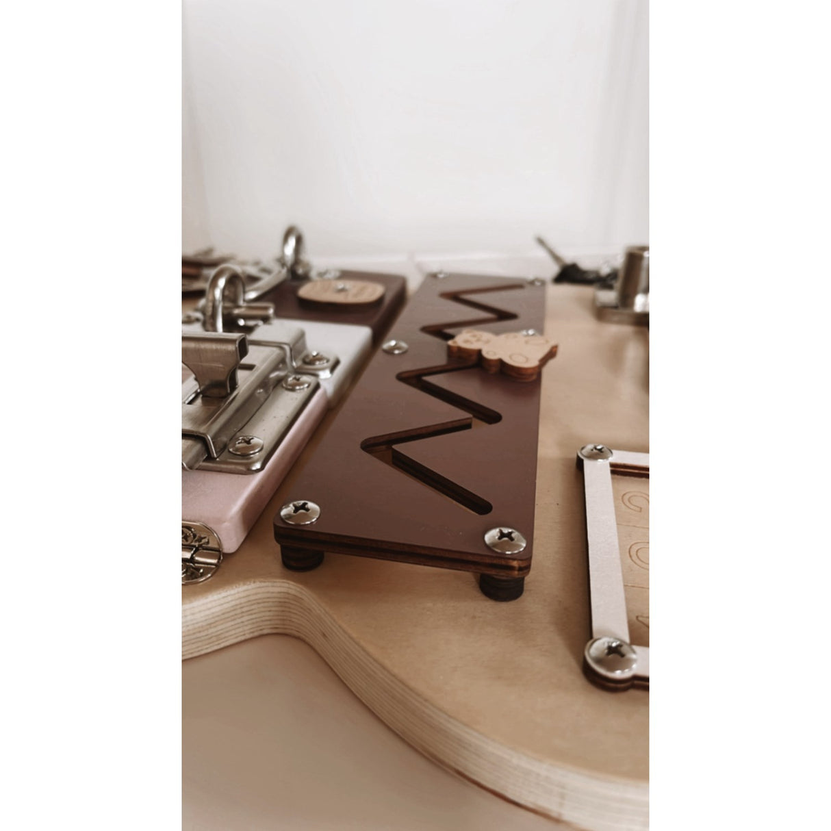 HEMMINGSEN Kids Brown Aktivitetstavla Björn Bærbar