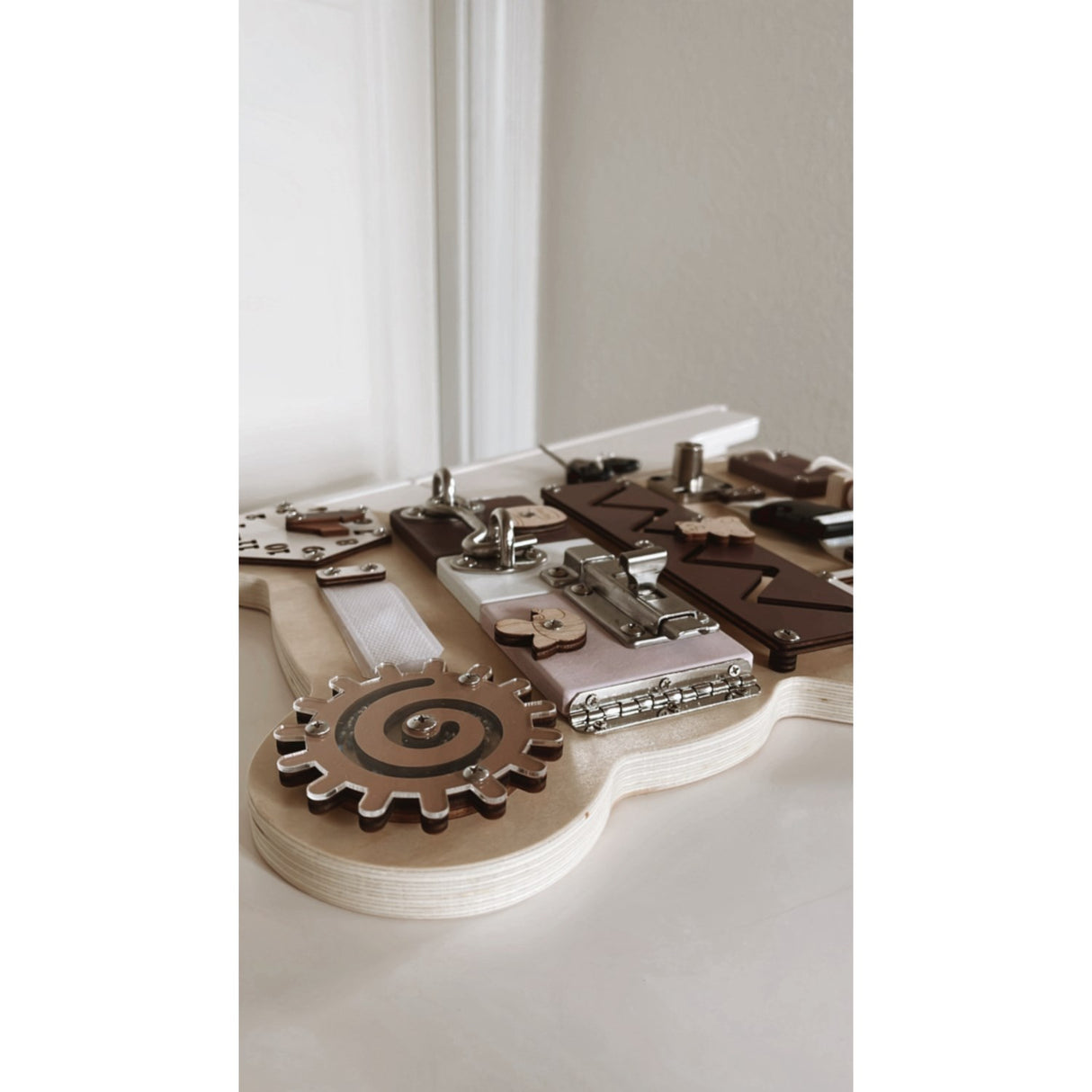 HEMMINGSEN Kids Brown Aktivitetstavla Björn Bærbar