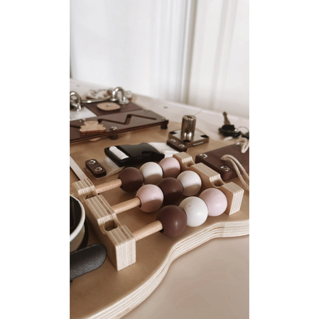 HEMMINGSEN Kids Brown Aktivitetstavla Björn Bærbar