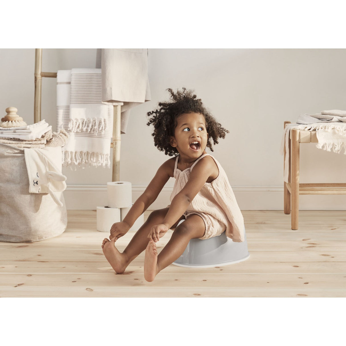 BabyBjörn Grey/White Smart Potta