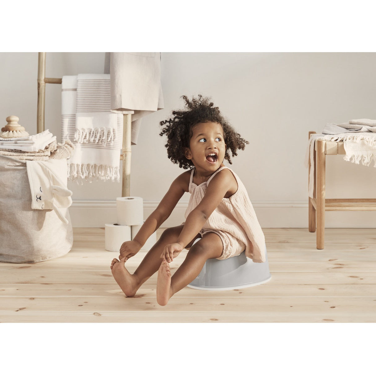 BabyBjörn Grey/White Smart Potta