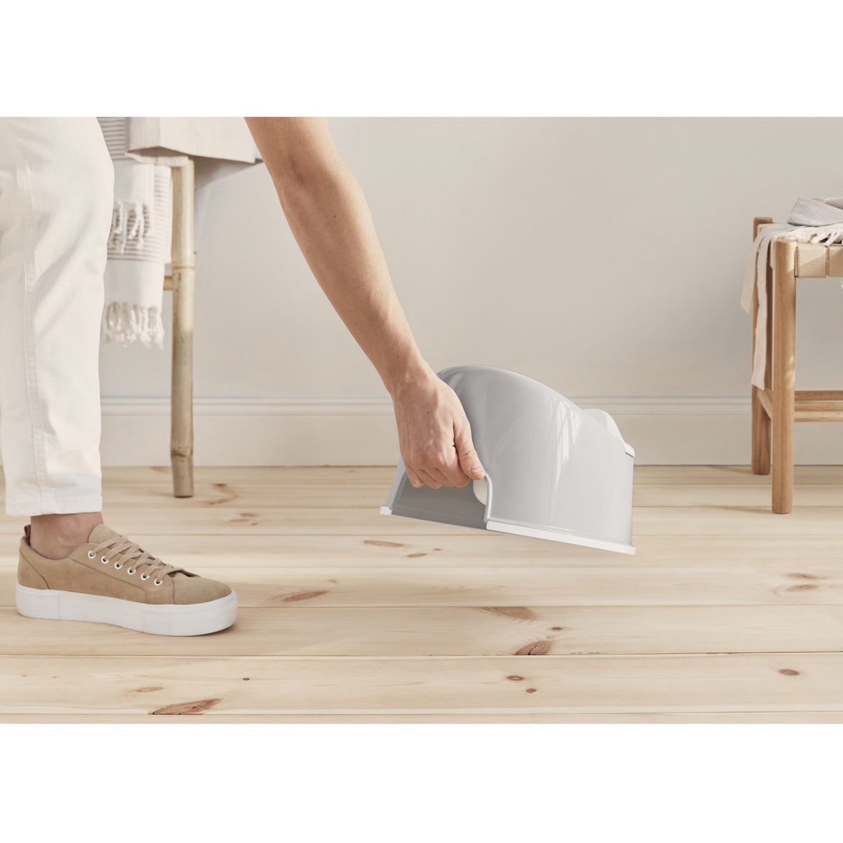 BabyBjörn Grey/White Smart Potta