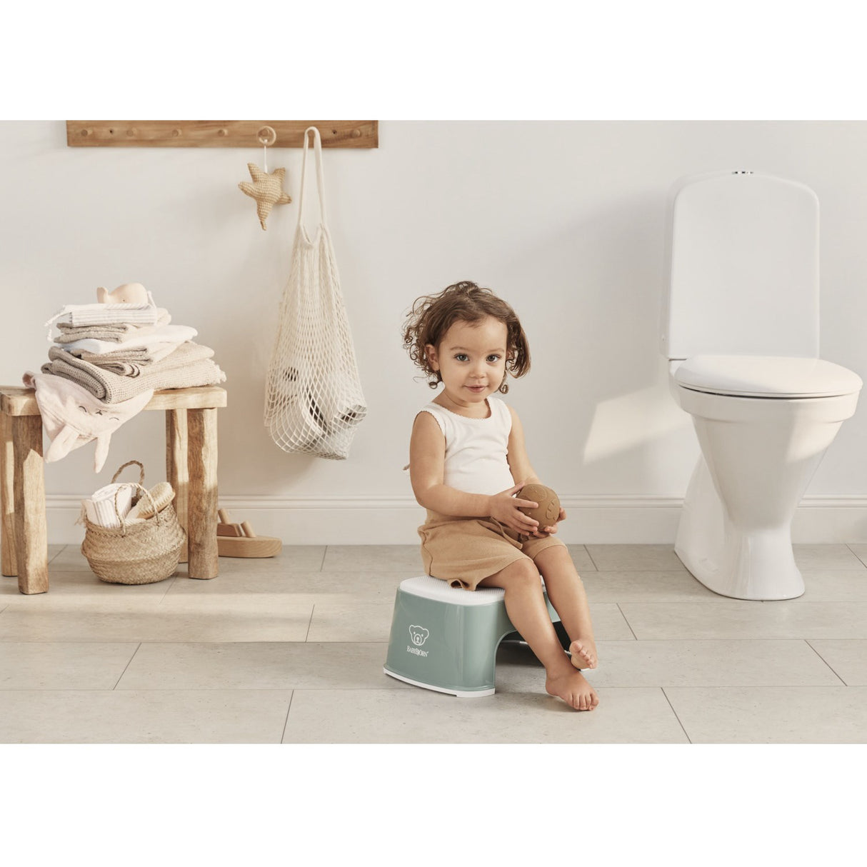 BabyBjörn Grey Green/White Børnetaburet