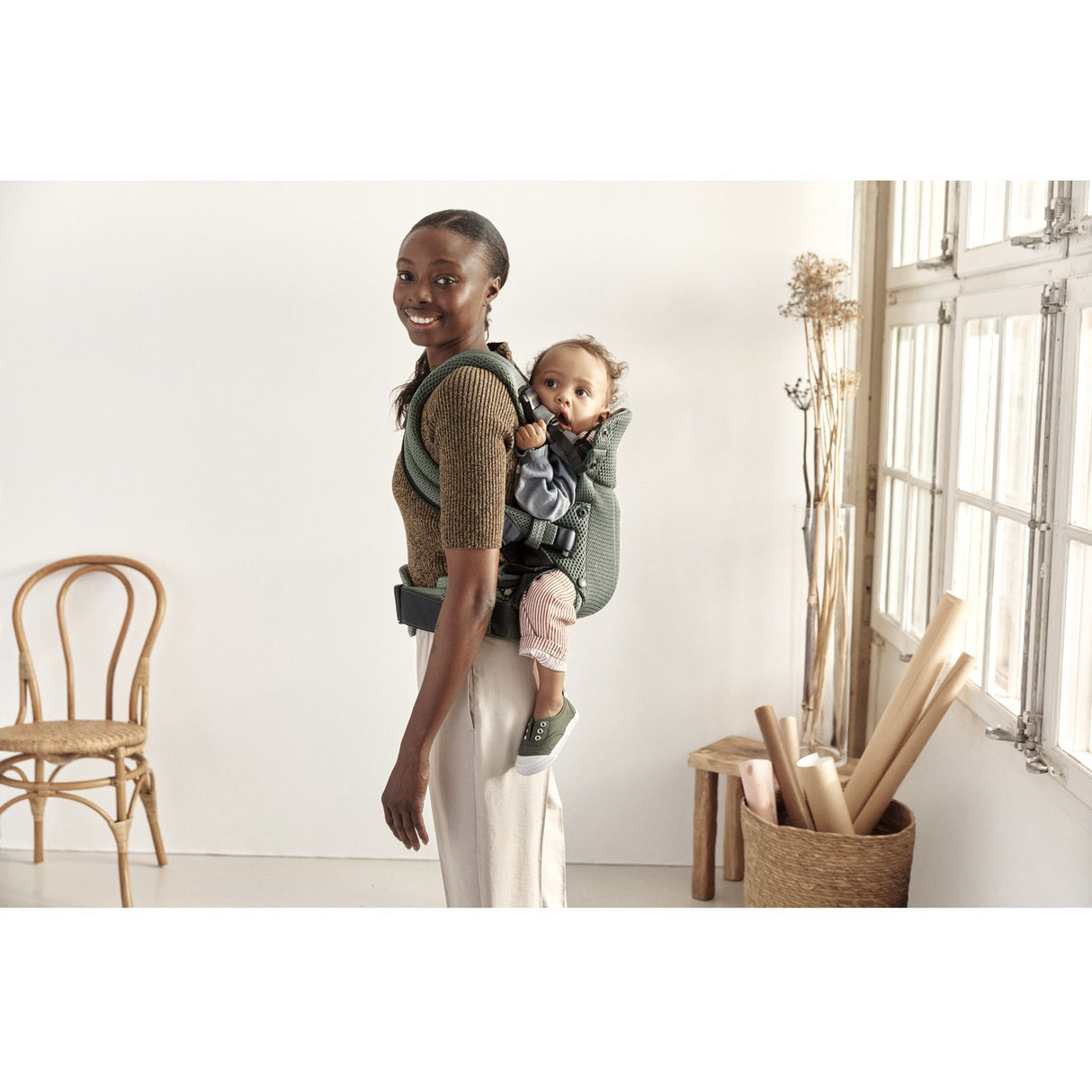 BabyBjörn Dark Green Baby Bärsele Harmony