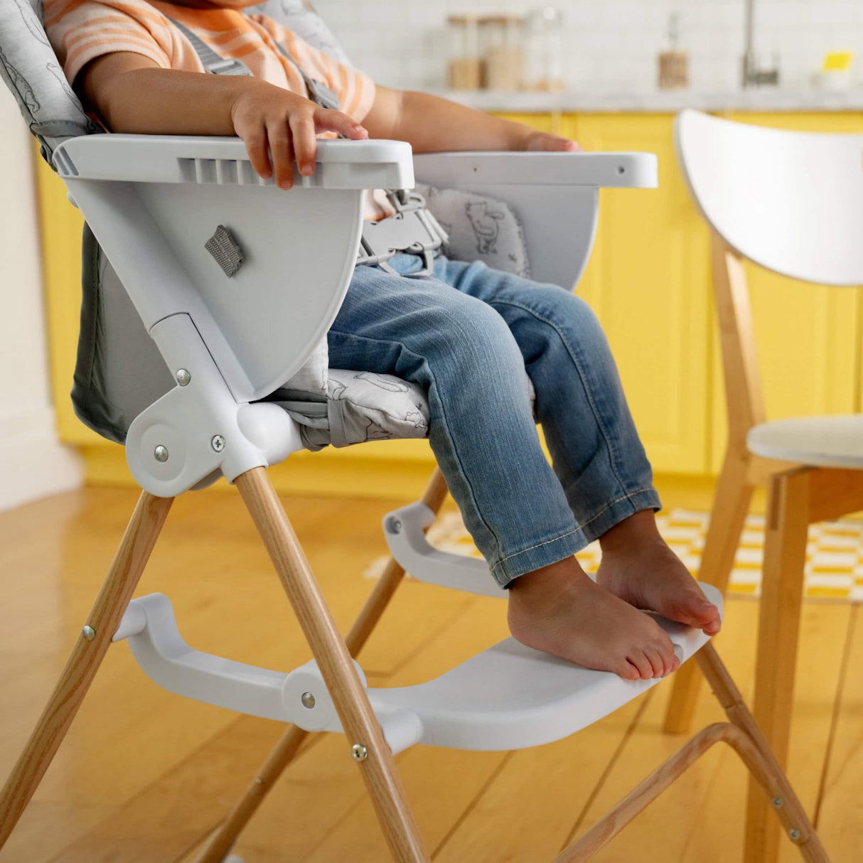 Bright Starts Winnie The Pooh Classic Pals™ Compact Folding High Stol