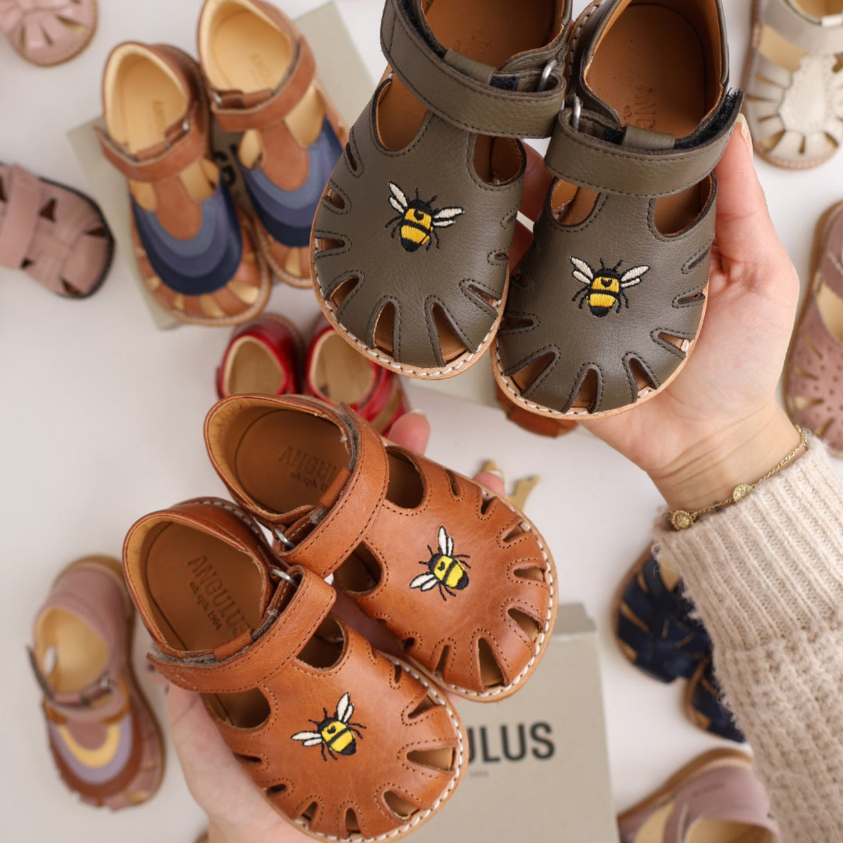 Angulus Forrest Börjar Sandal Med Bi Broderi