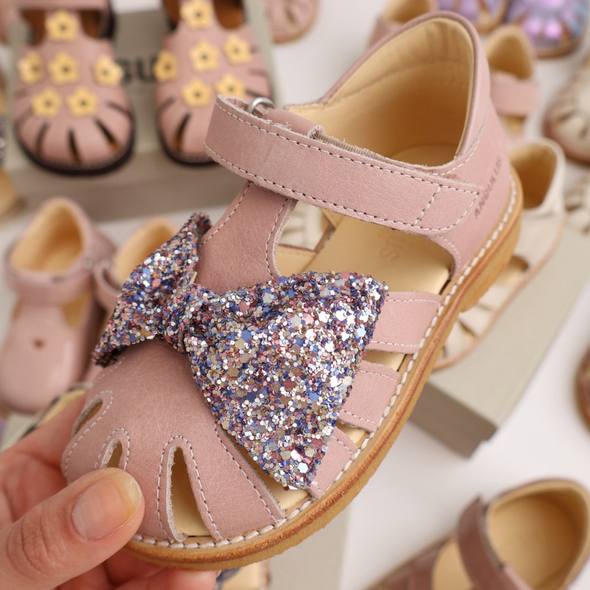 Angulus Rosebud/Pastel multi glitter Sandal Med Glittersløjfe Og Kardborrebandlukning