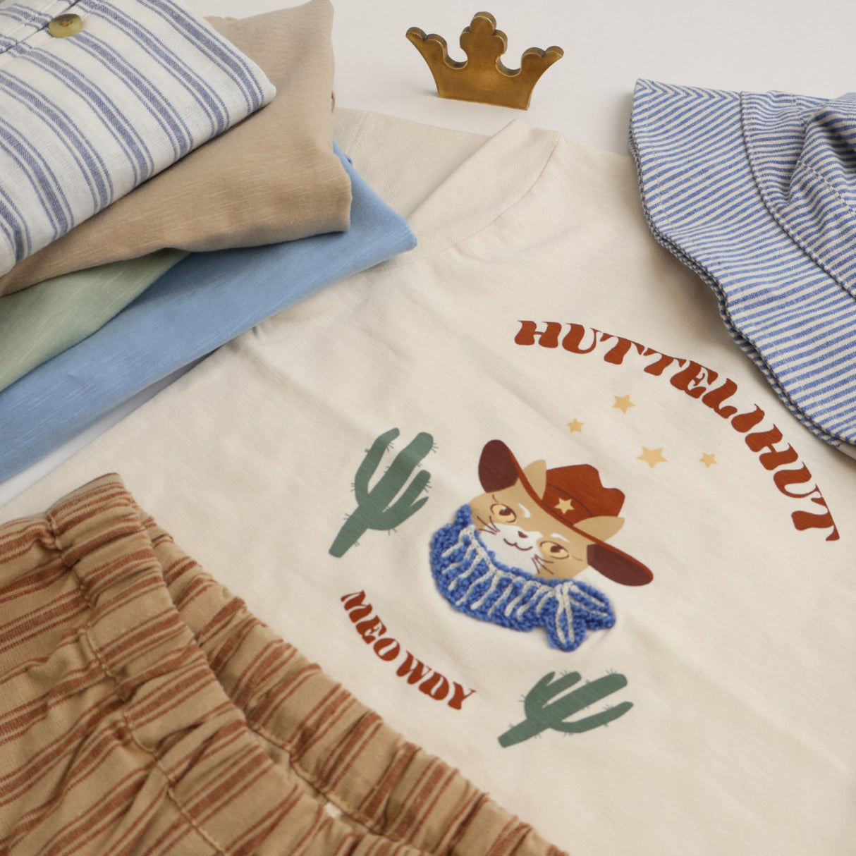 Huttelihut Antique White T-Shirt