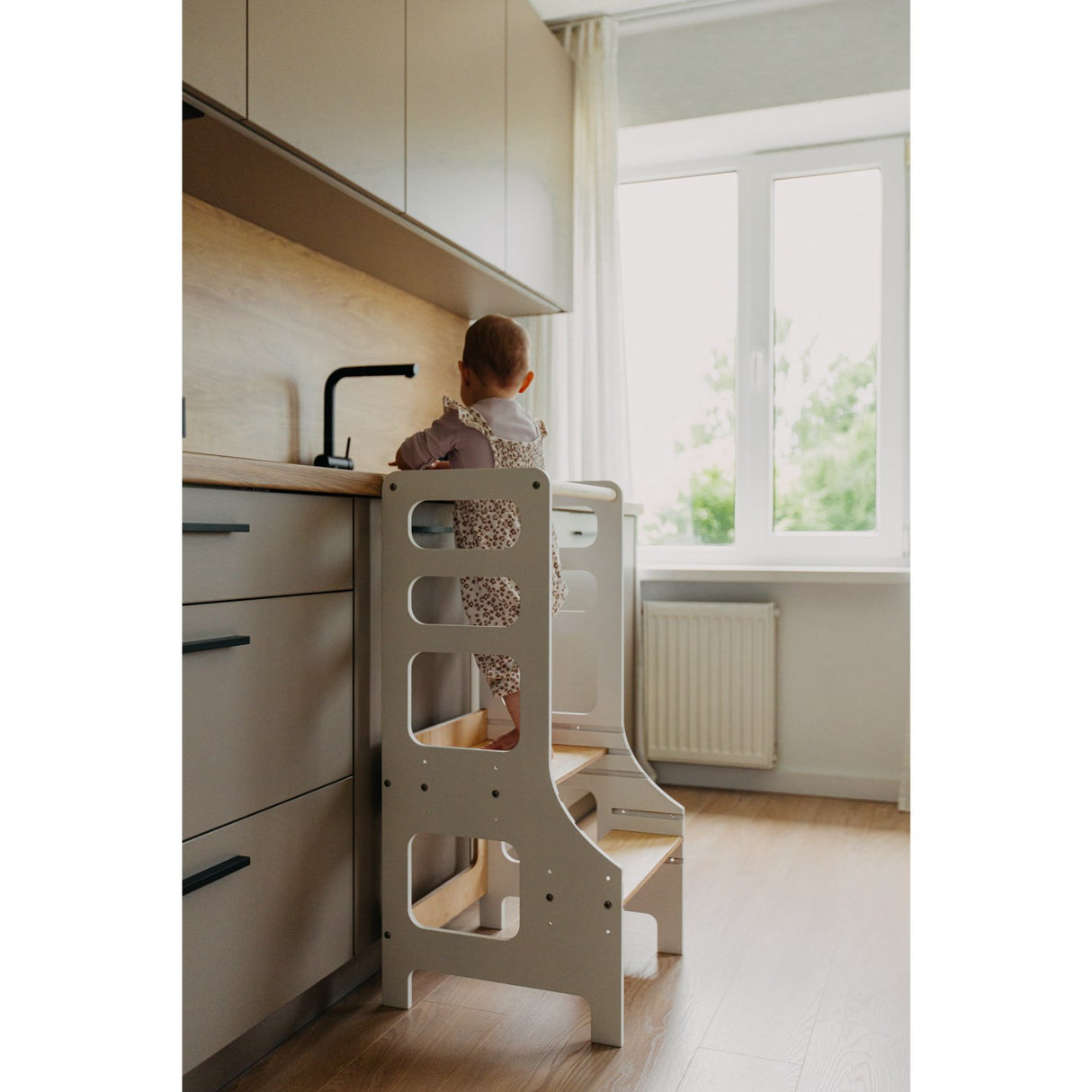 Duck Woodworks Adjustable Kitchen Tower White