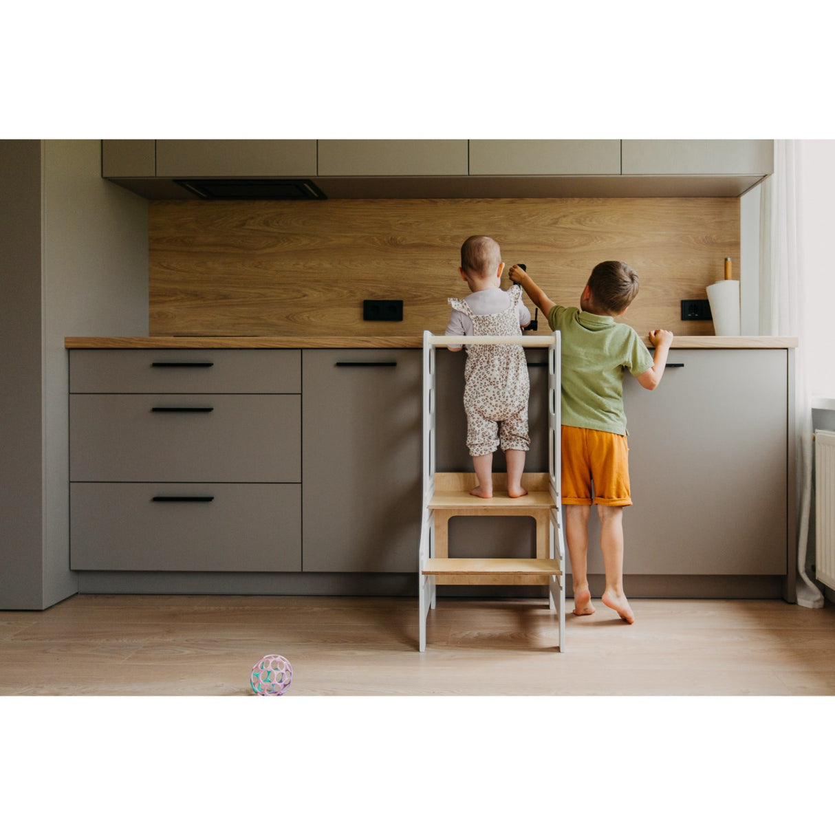 Duck Woodworks Adjustable Kitchen Tower White