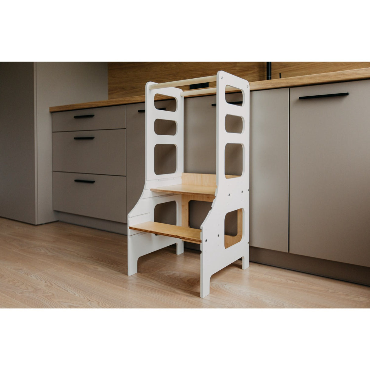 Duck Woodworks Adjustable Kitchen Tower White