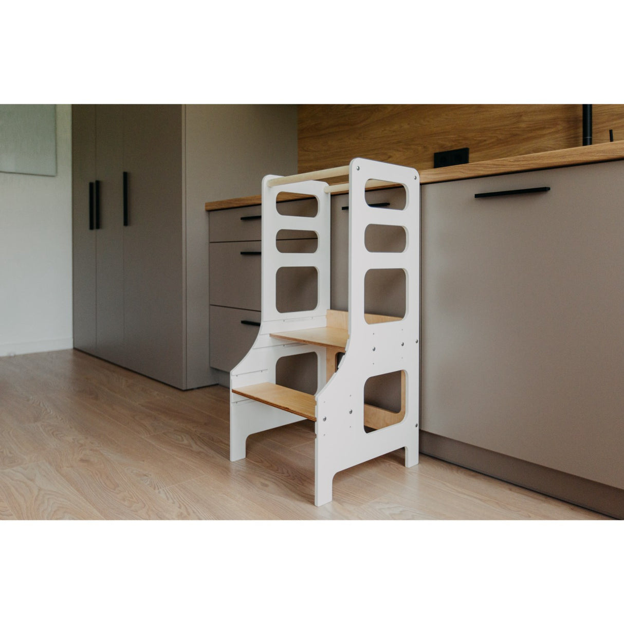 Duck Woodworks Adjustable Kitchen Tower White