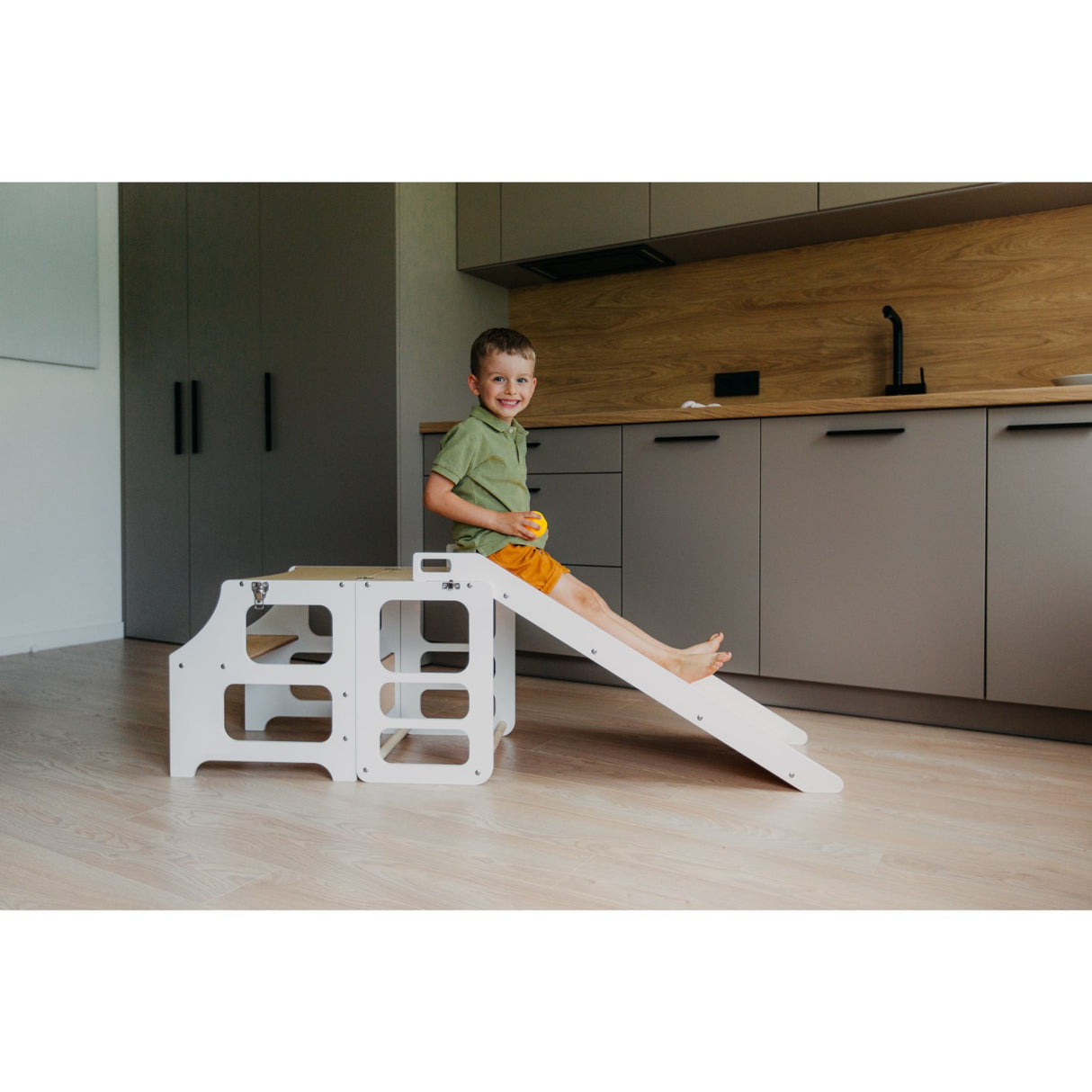 Duck Woodworks Foldable Kitchen Tower w. Slide White