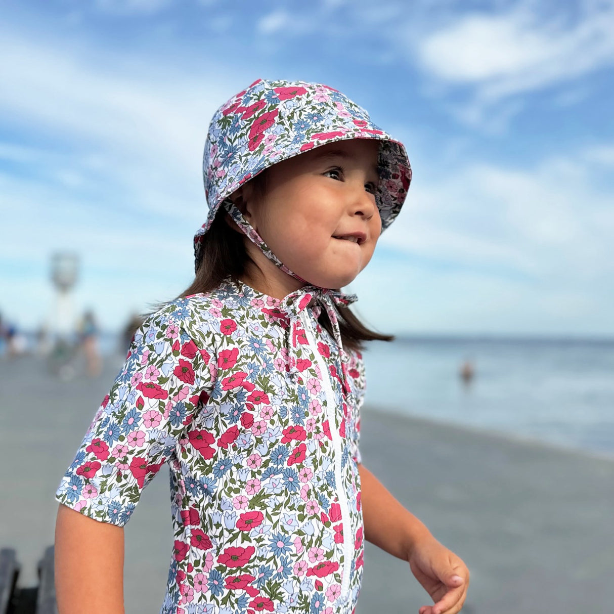 Petit Crabe Poppy & Daisy P Natsu Sunsuit S/S - Made Med Liberty© Tyg