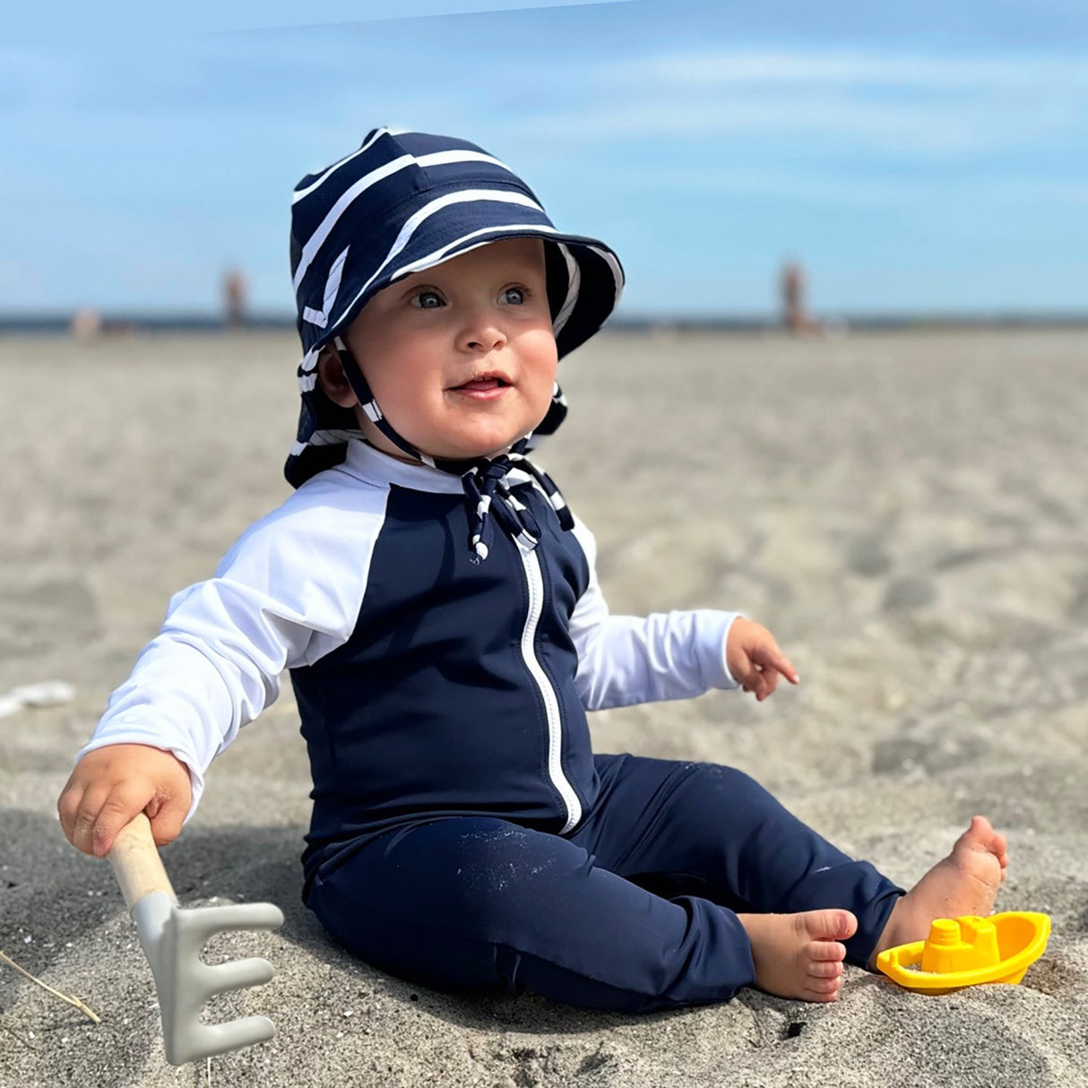 Petit Crabe Blue/White Multi Färg Sunsuit L/S