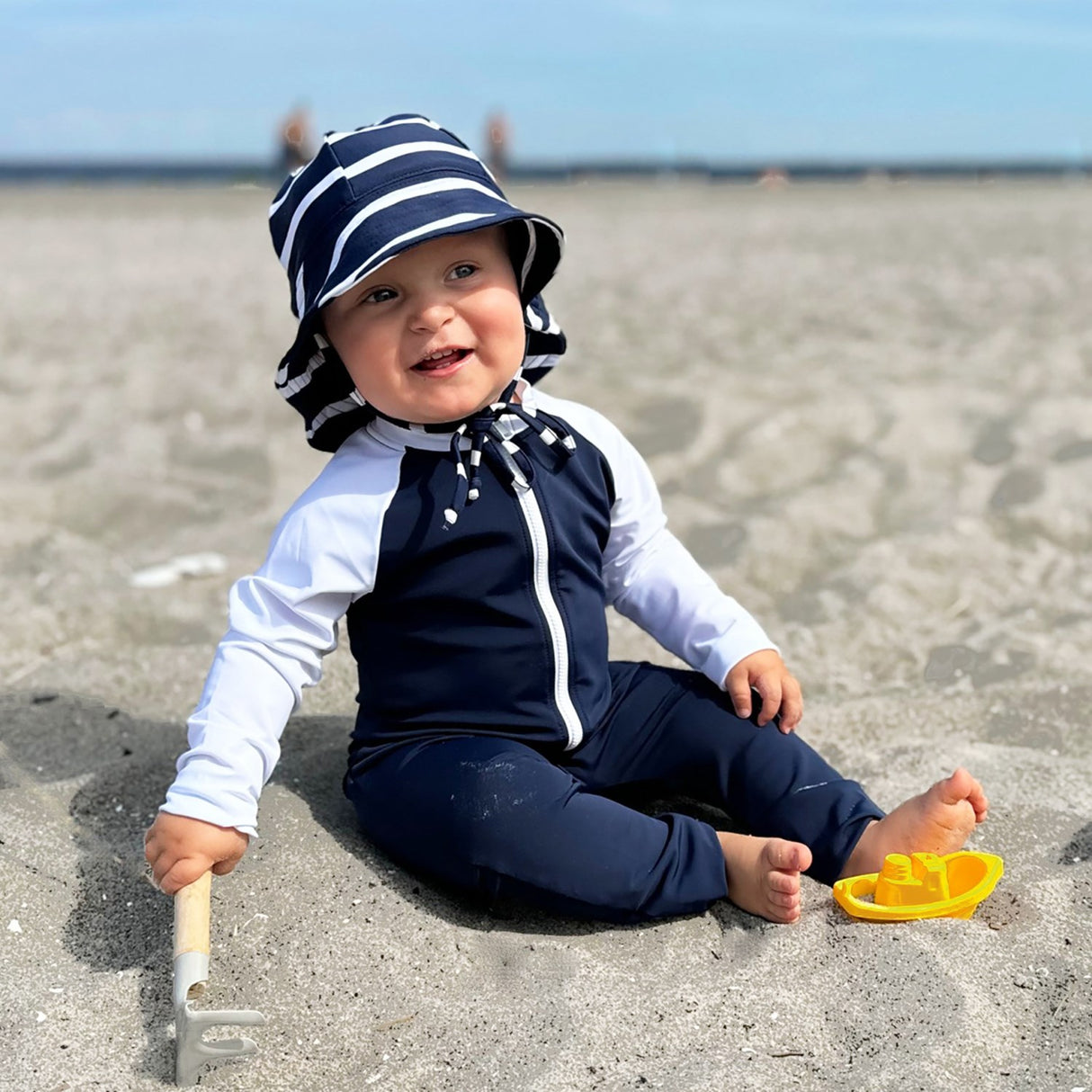 Petit Crabe Blue/White Multi Färg Sunsuit L/S