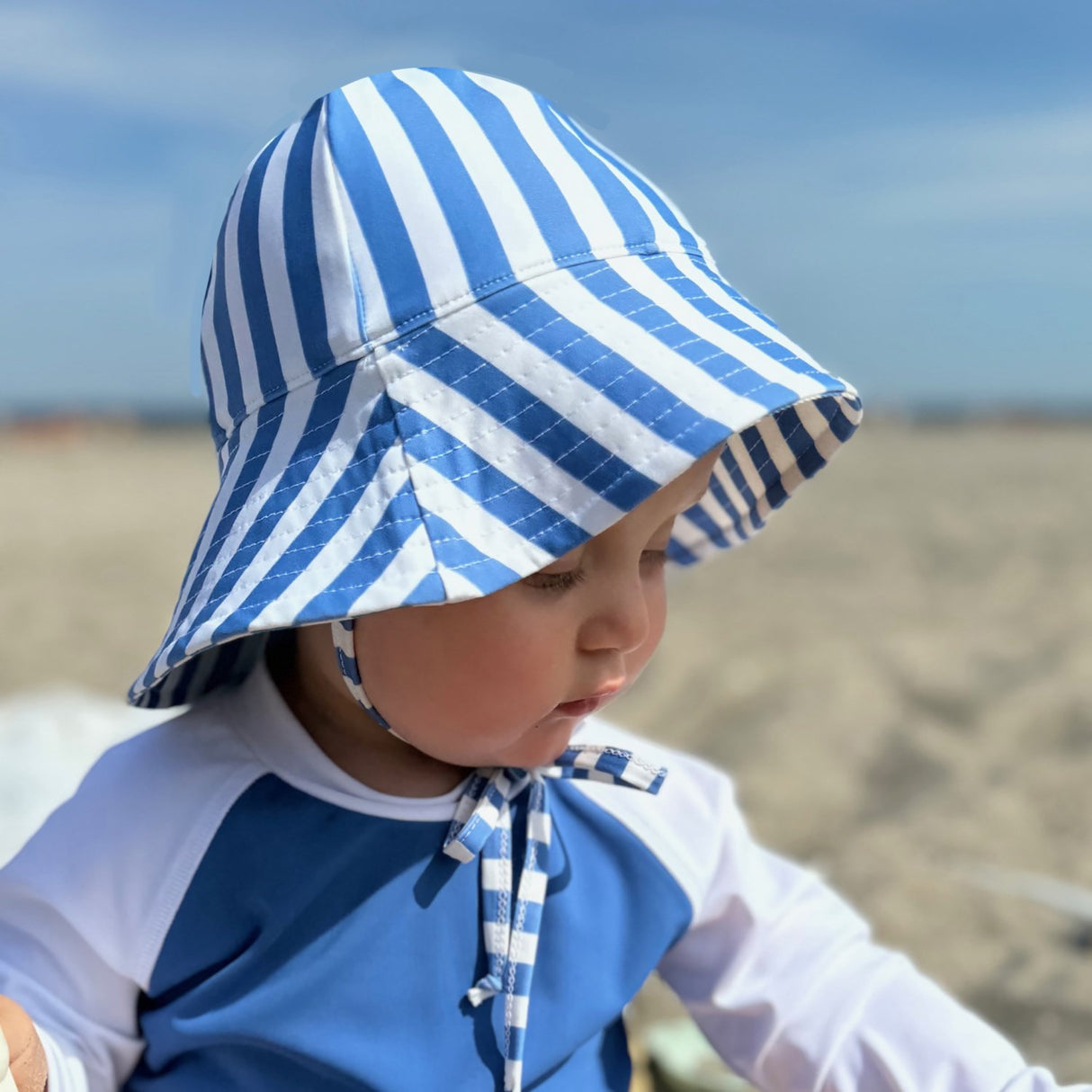 Petit Crabe Vertical Stripes Frey Sun Mössa