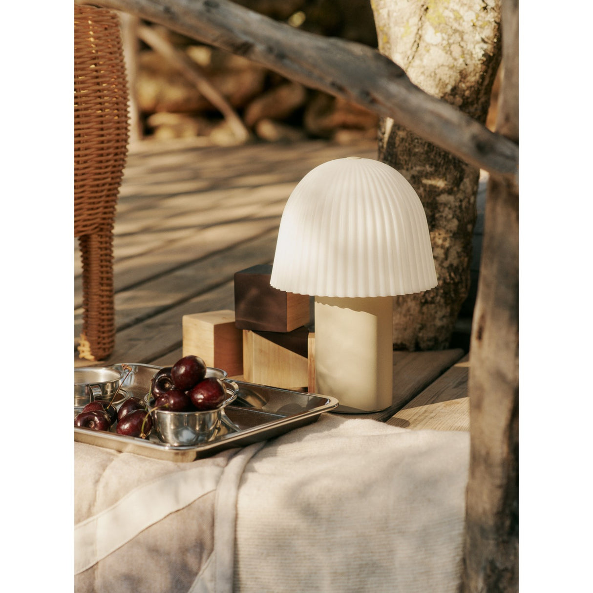 Ferm Living Cashmere/White Frill Portable Lampa