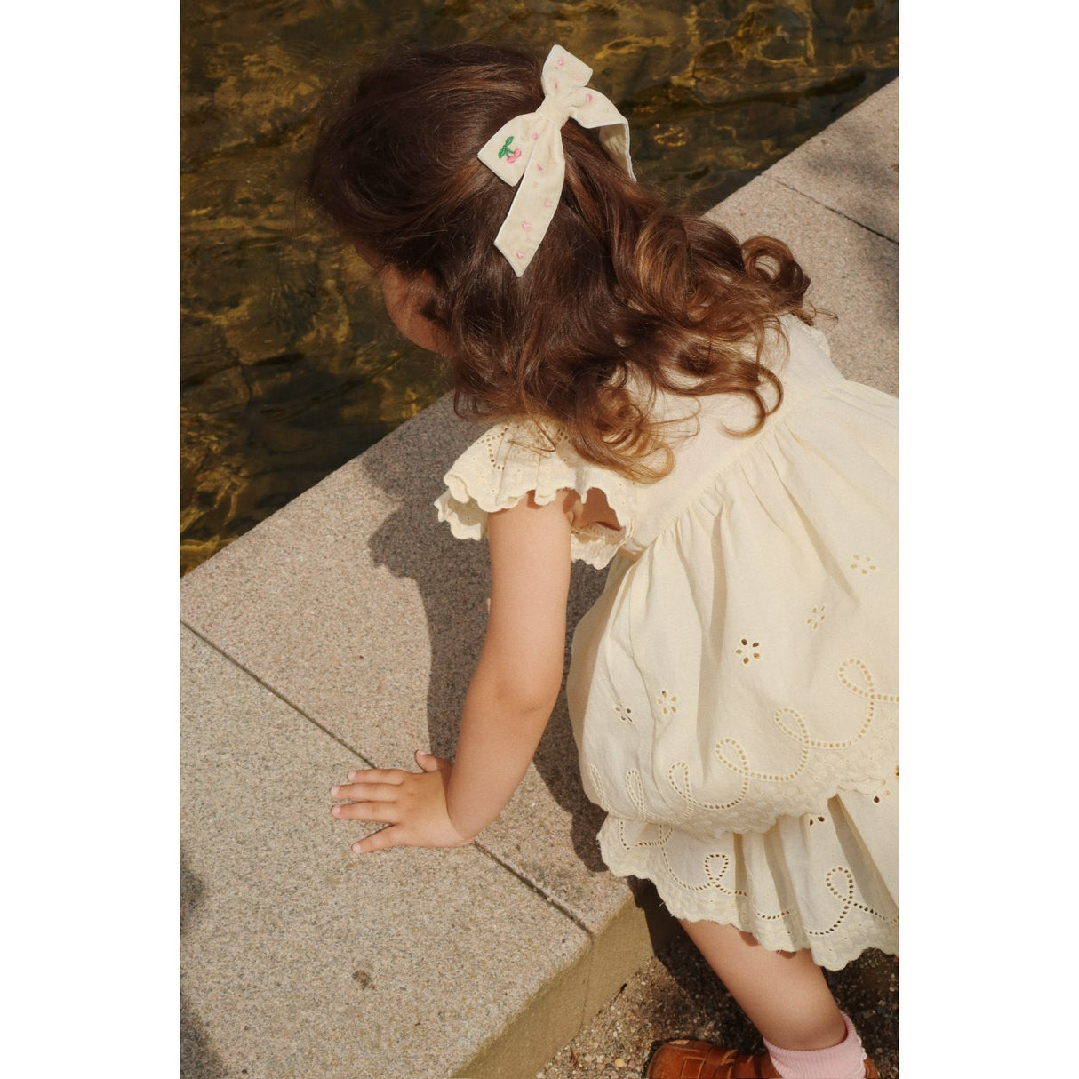 Konges Sløjd Pearled Ivory Sammet Rosett Pearly Hårklämma