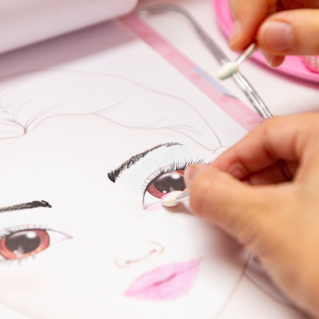 TOPModel Make Up Mappe M/indhold